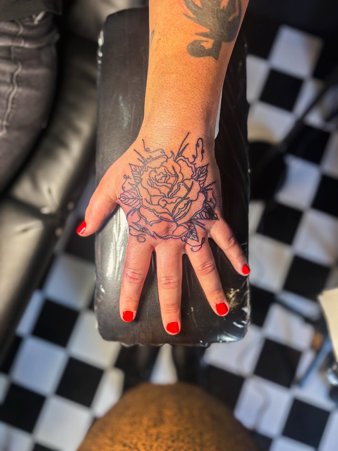 Tattoo by @waywardwildertattoos โ fine_line