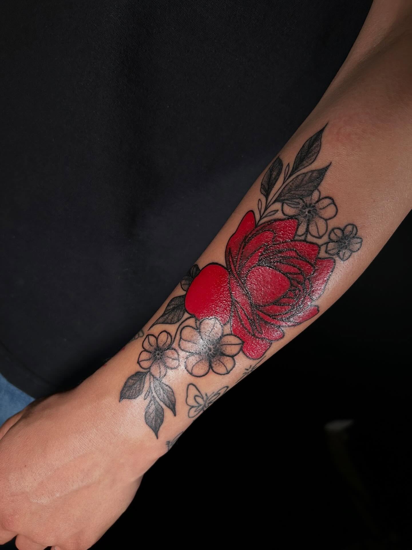 Tattoo by @kikicantdraw โ black_and_grey