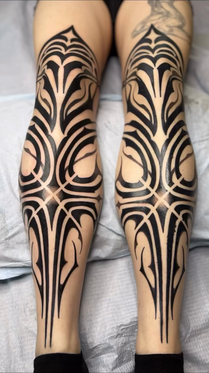 Tattoo by @katnoirink — blackwork, geometric