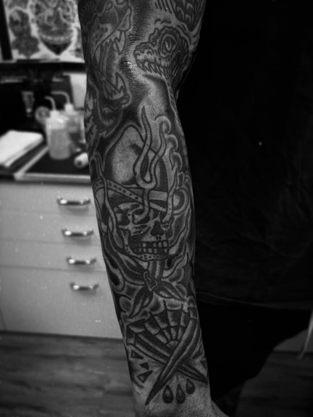 Tattoo by @losgonzaleztattoo — black_and_grey, dark_realism