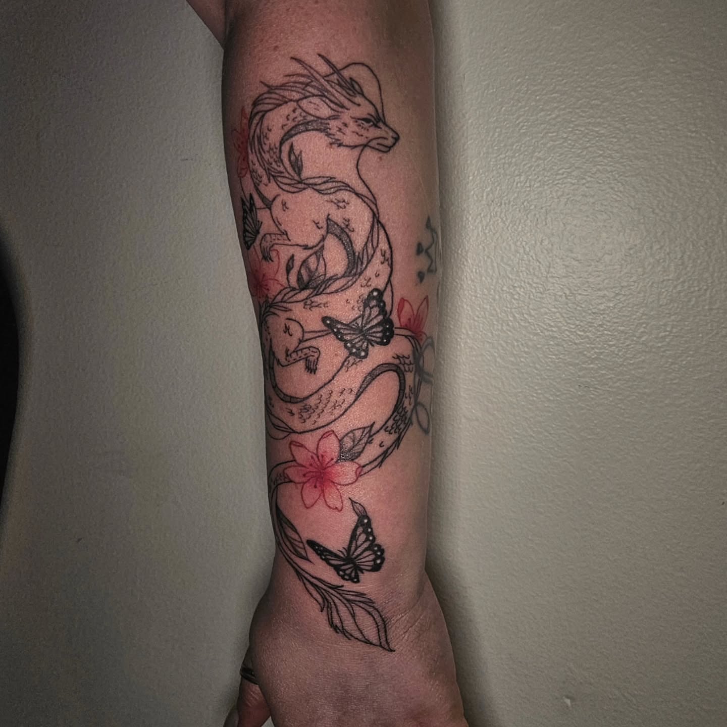 Tattoo by @prettybutpoisonink — new_school, dotwork