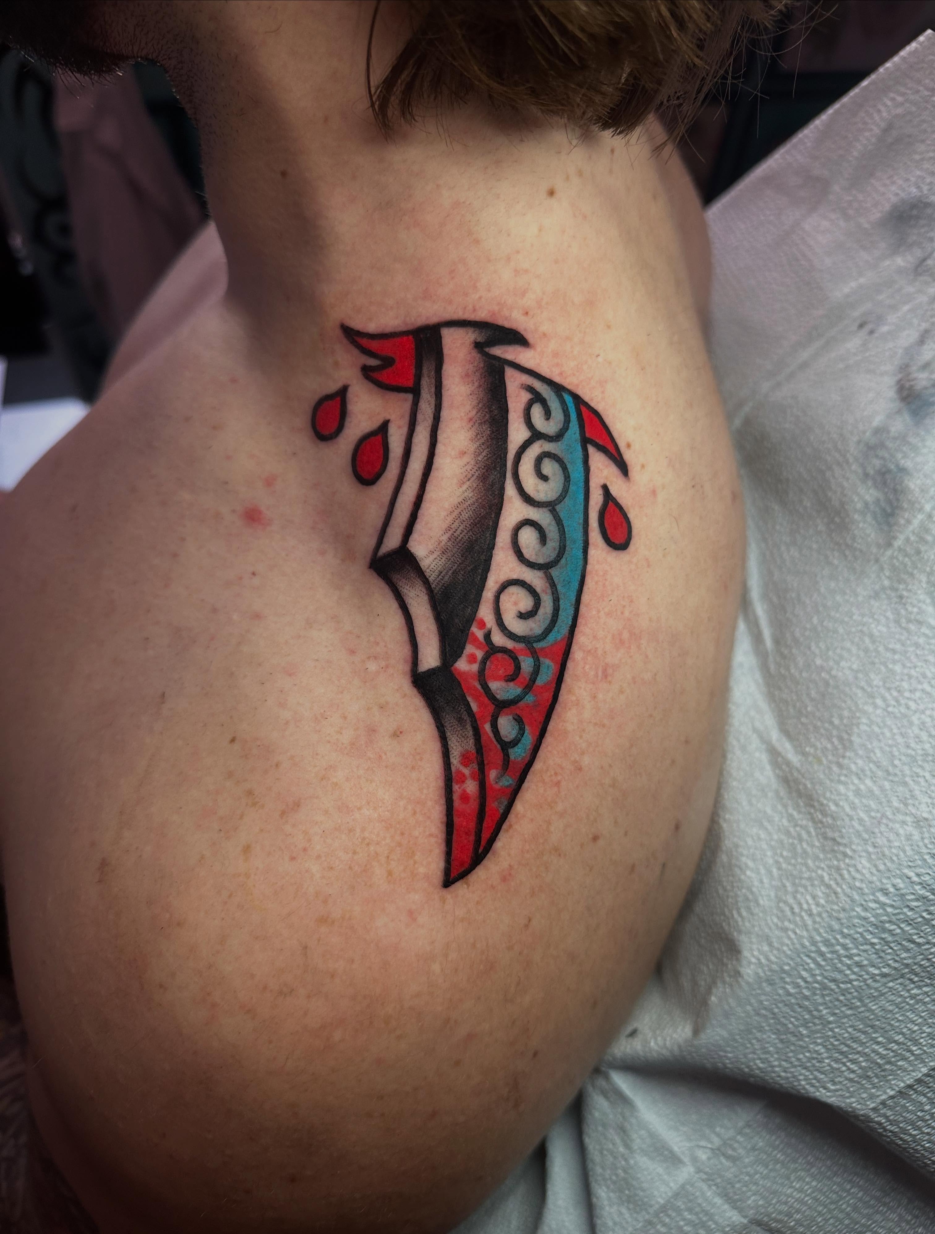 Dagger neo-traditional tattoo on the shoulder by Chris Bishop