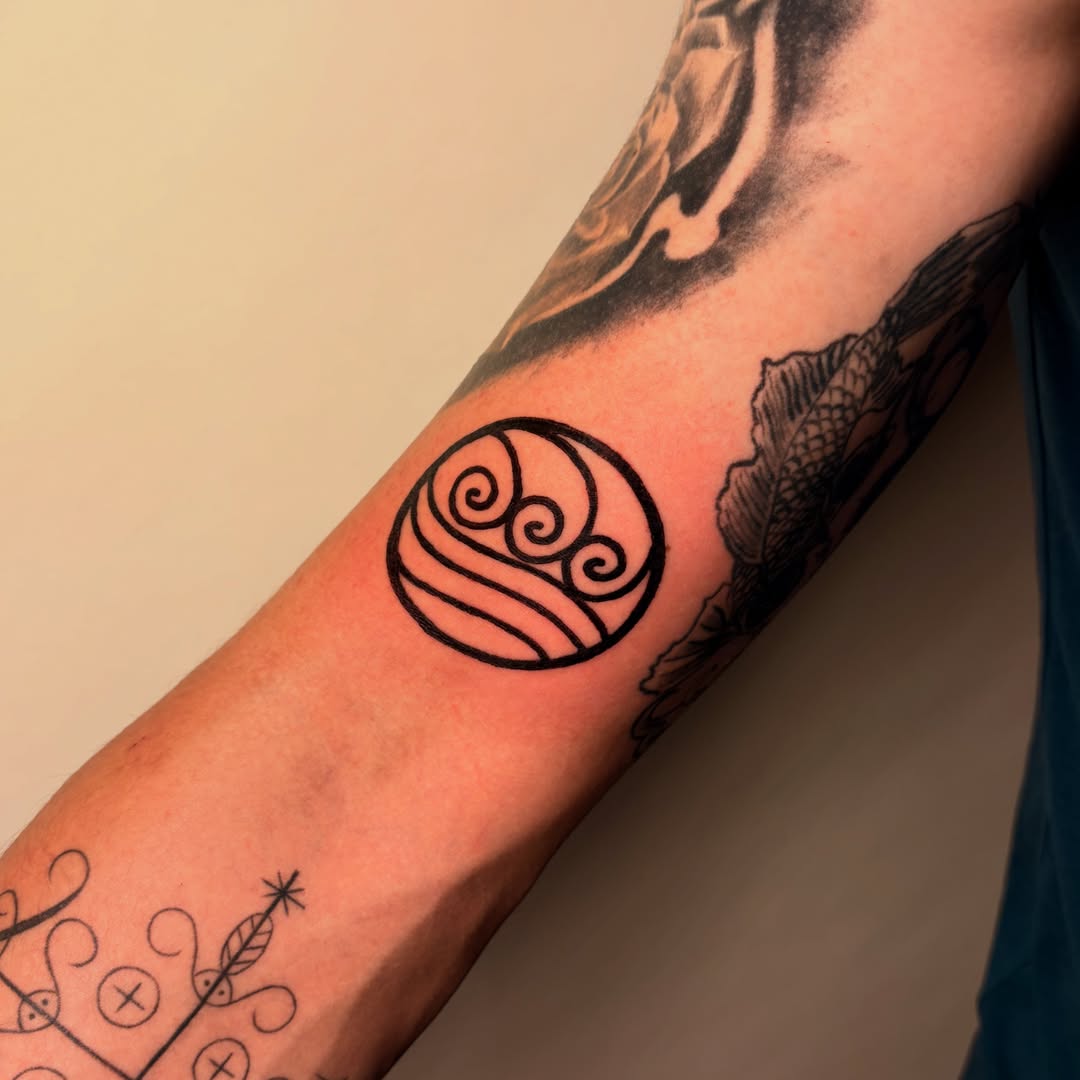 Tattoo by @alexmoska_tattoo — geometric