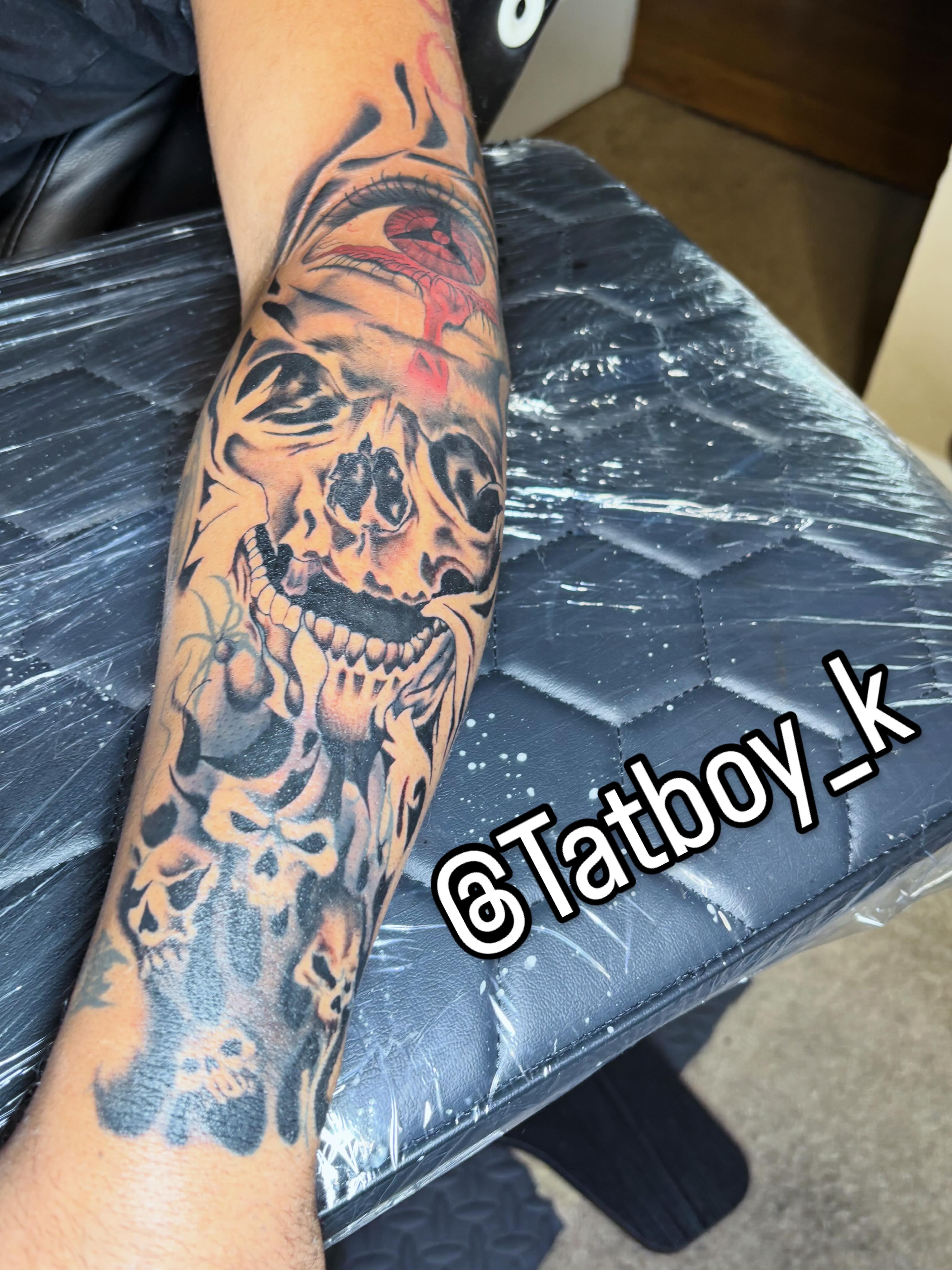 Skull realism tattoo on the forearm by Mr.K