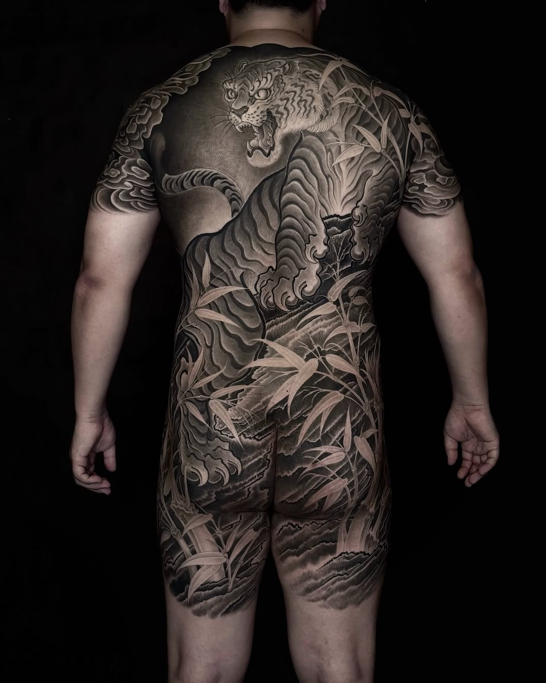Tiger and bamboo Japanese tattoo on the back by Scienz 九卦刺青