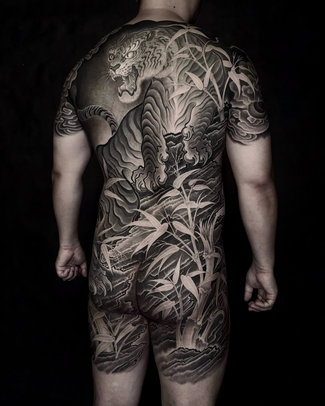 Tiger and bamboo Japanese tattoo on the back by Scienz 九卦刺青