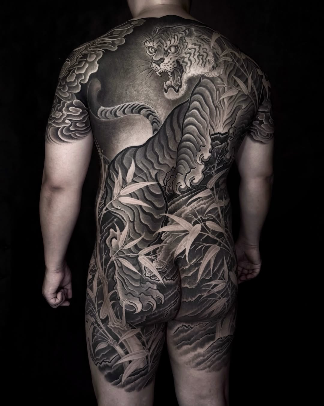Tiger and bamboo Japanese tattoo on the back by Scienz 九卦刺青