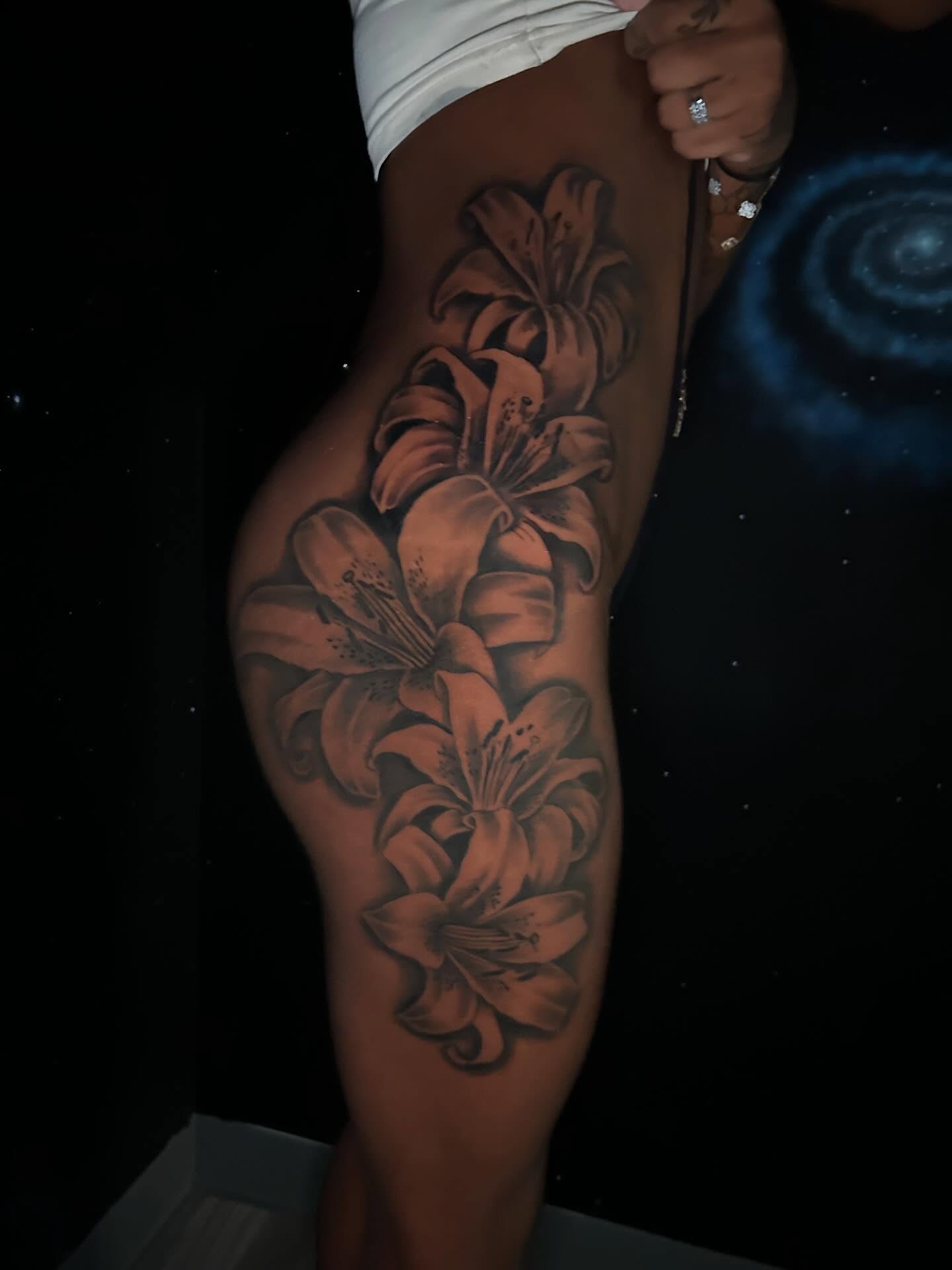 Tattoo by @shellzinkz — black_and_grey