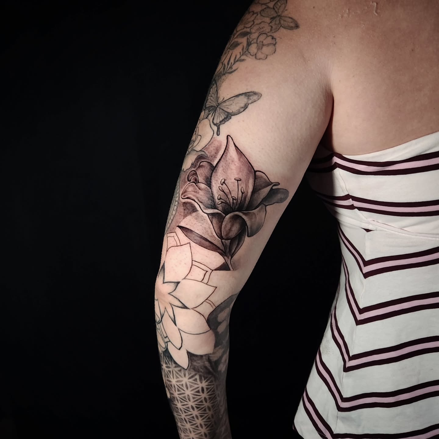 Tattoo by @arthurshail — realism, dotwork