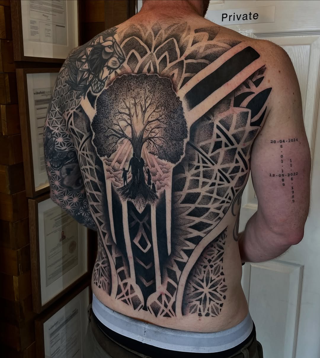 Tattoo by @doingadraw — geometric, black_and_grey