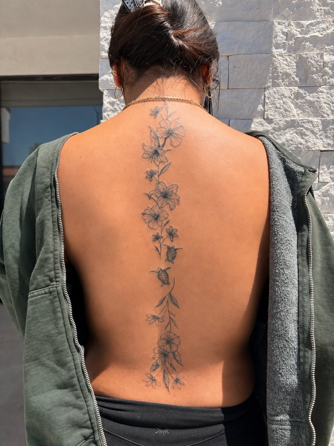 Floral vine black and grey tattoo on the back by tati 🇬🇺🇵🇭