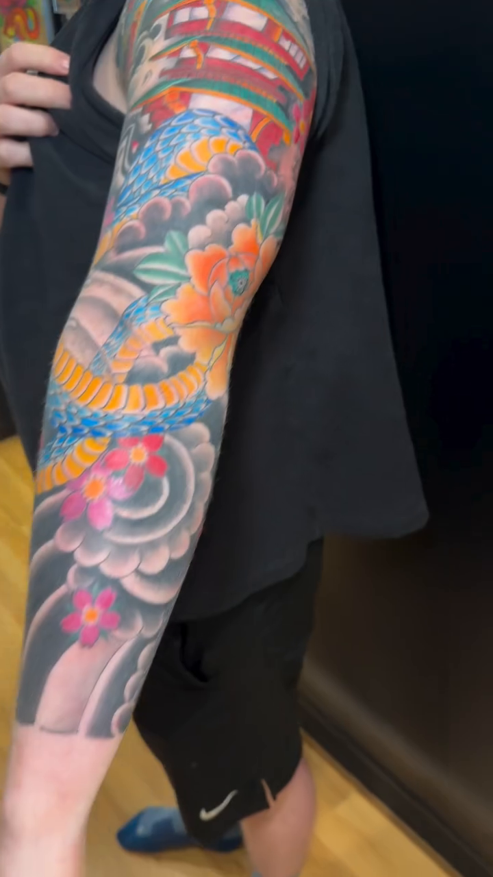 Japanese tattoo on the upper arm by Michael Roehrich (MEECH!)