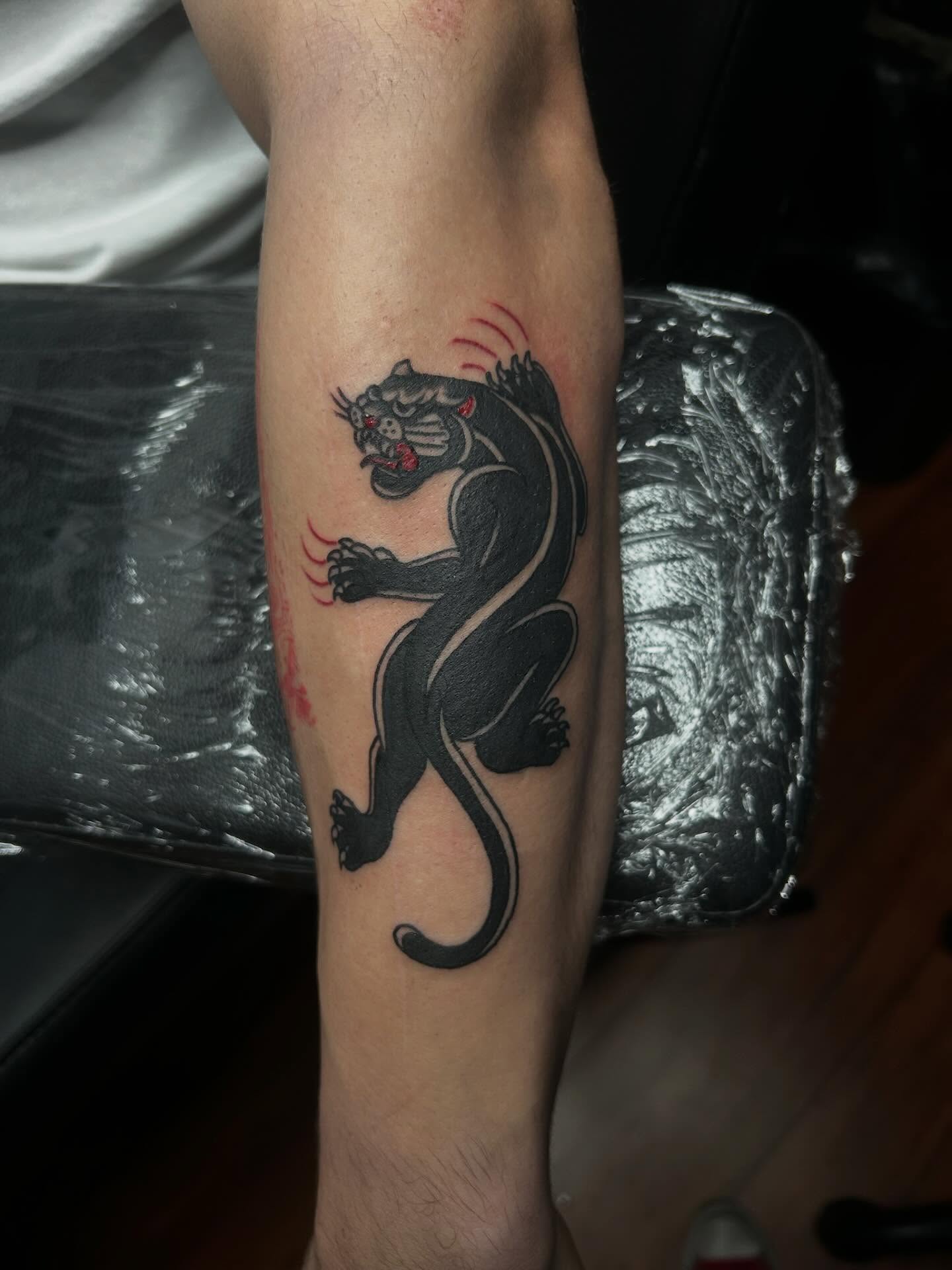 Tattoo by @kikicantdraw โ black_and_grey