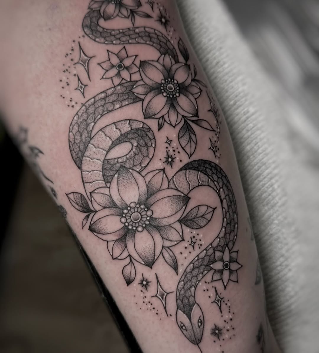 Tattoo by @joanadianetattoos β dotwork, fine_line