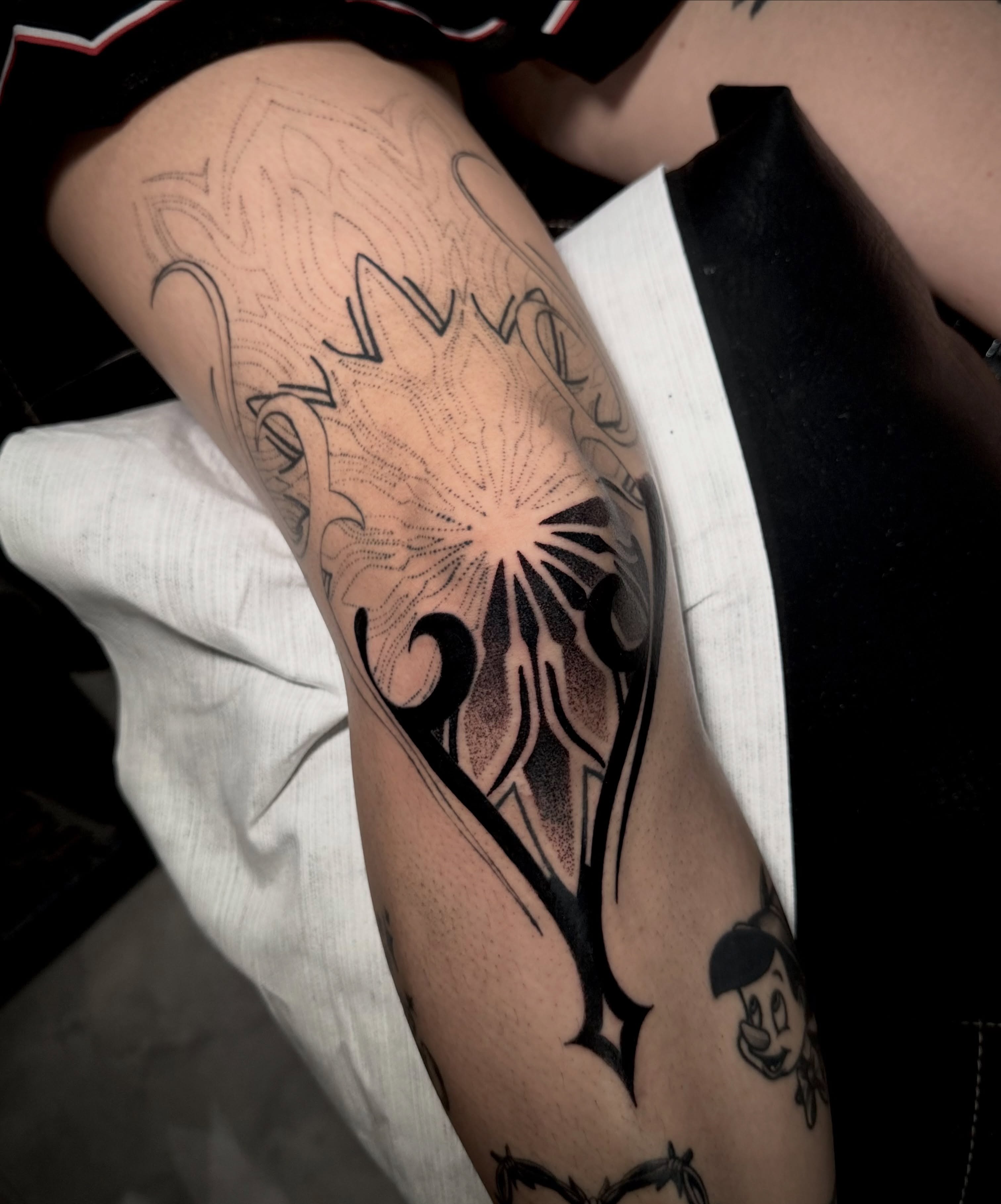 Tattoo by @tivengomez — dotwork, black_and_grey