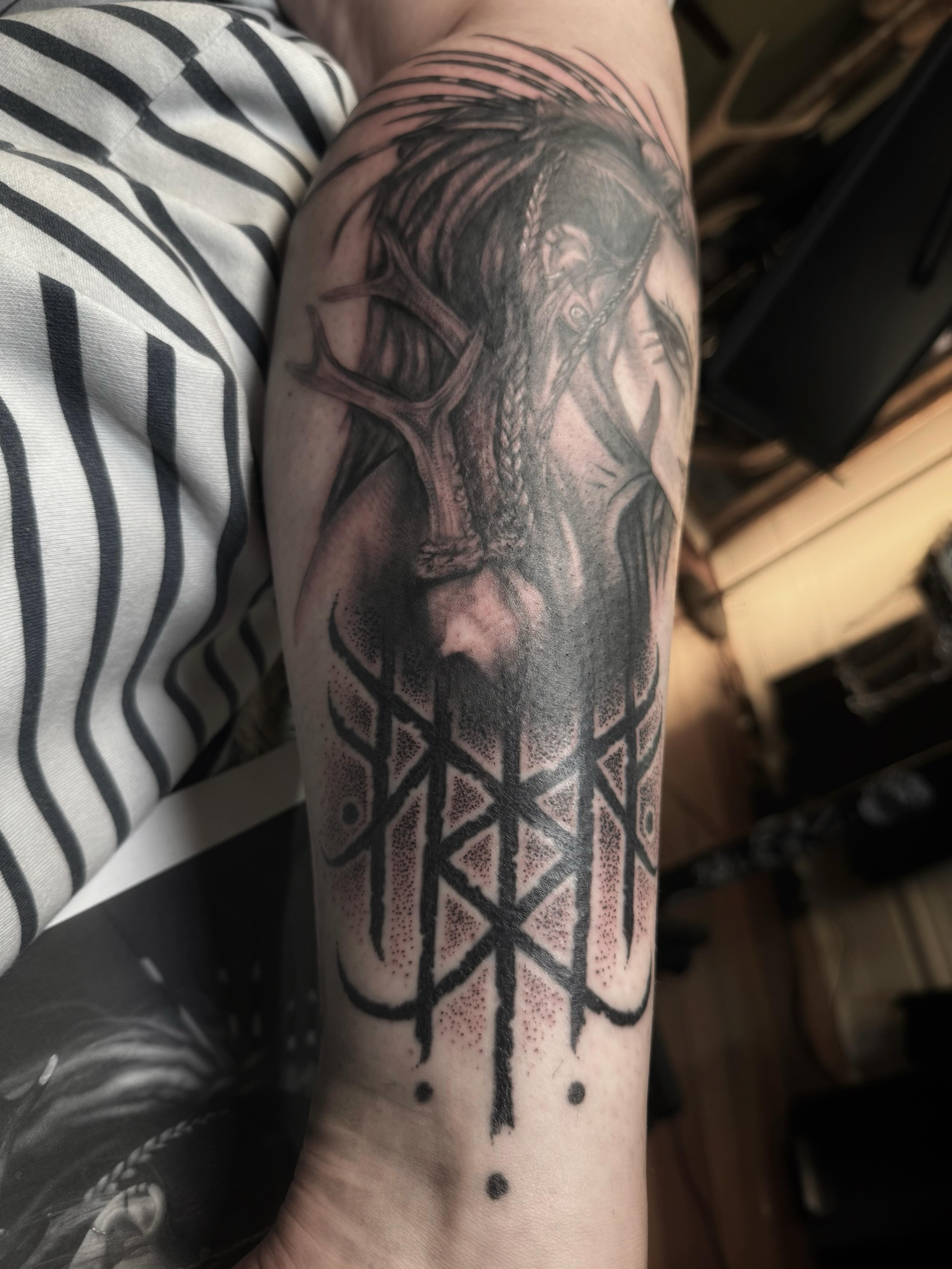 Tattoo by @sanctumsenunatattoo — dotwork, geometric