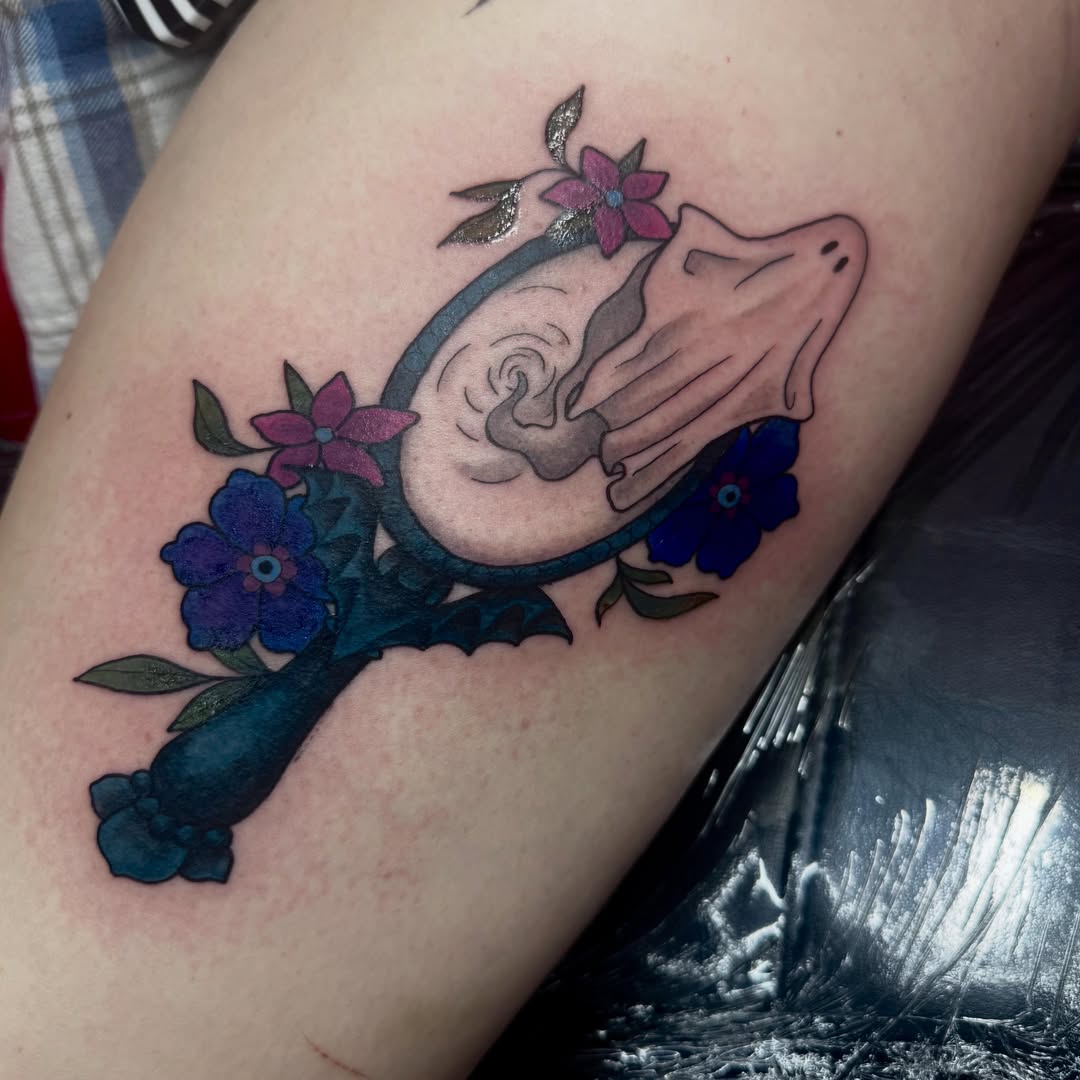 Lizard and flowers neo-traditional tattoo on the thigh by Jada Reynolds