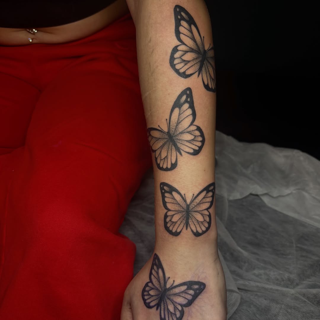 Tattoo by @tattoosbysamira β black_and_grey