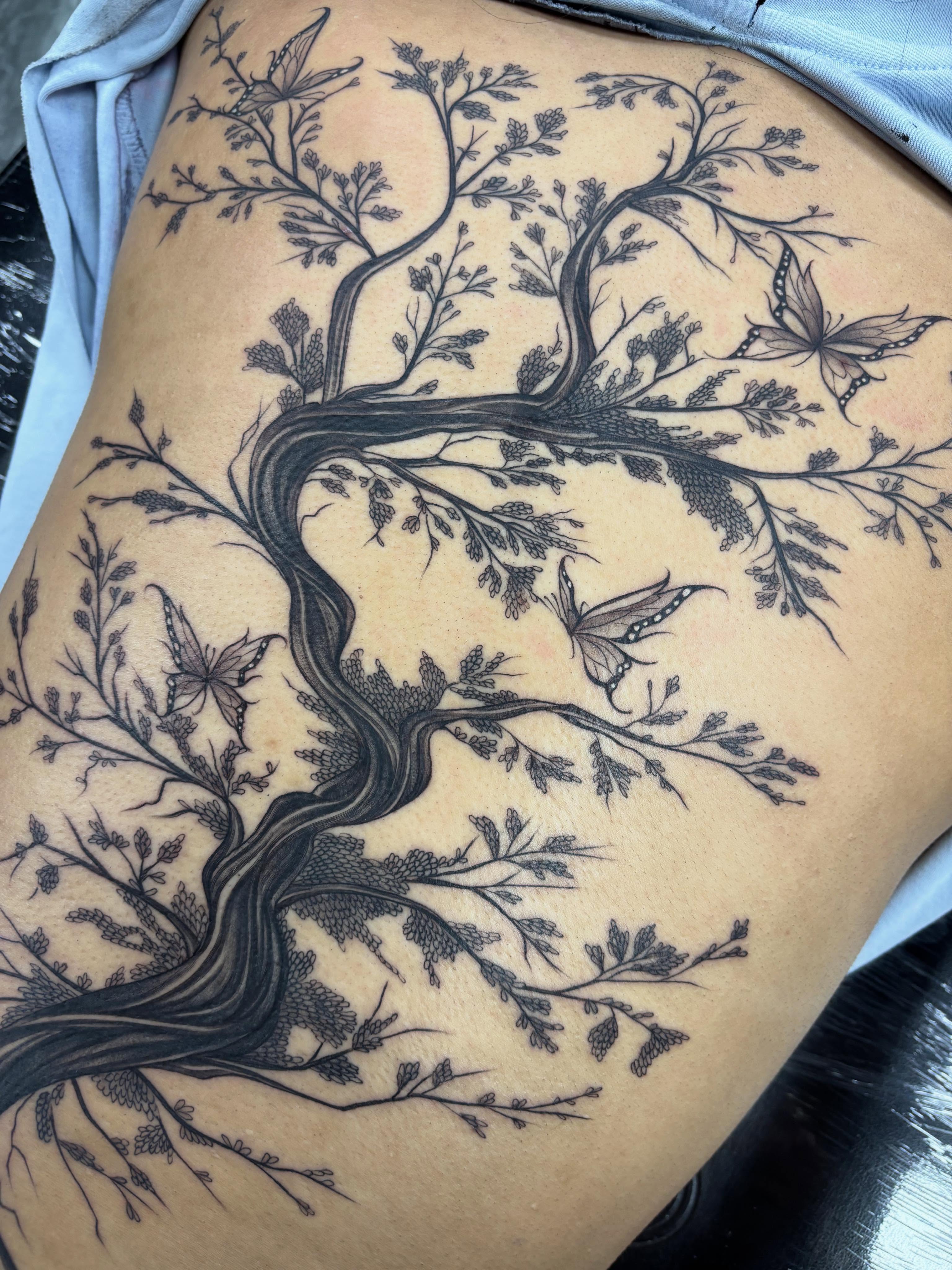Tree black and grey tattoo on the thigh by Jennifer Flores