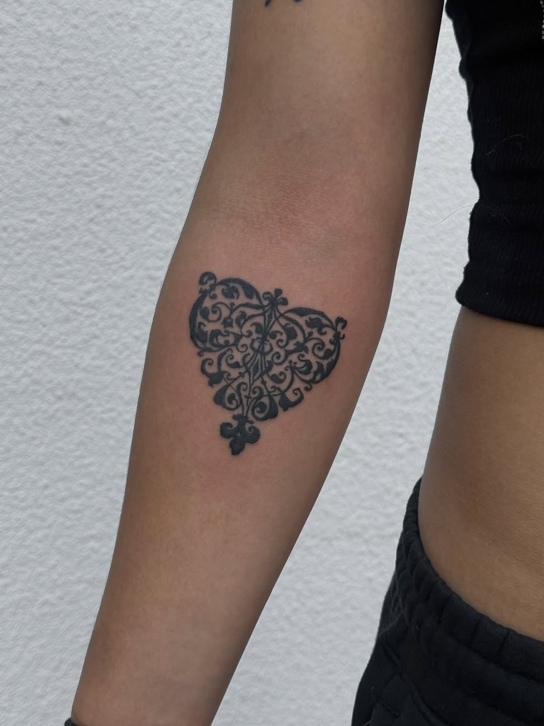 Tattoo by @avaniloutattoo — ornamental, black_and_grey
