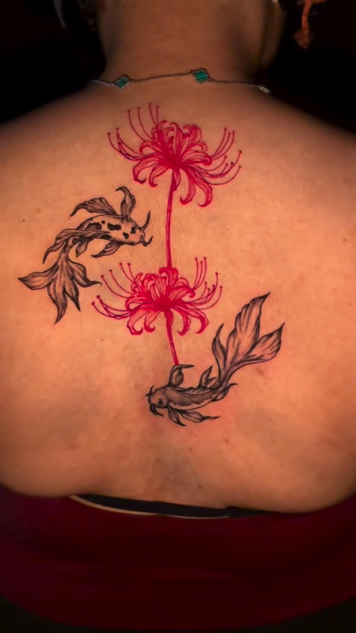 Blackwork tattoo on the back by @getmoneetattz