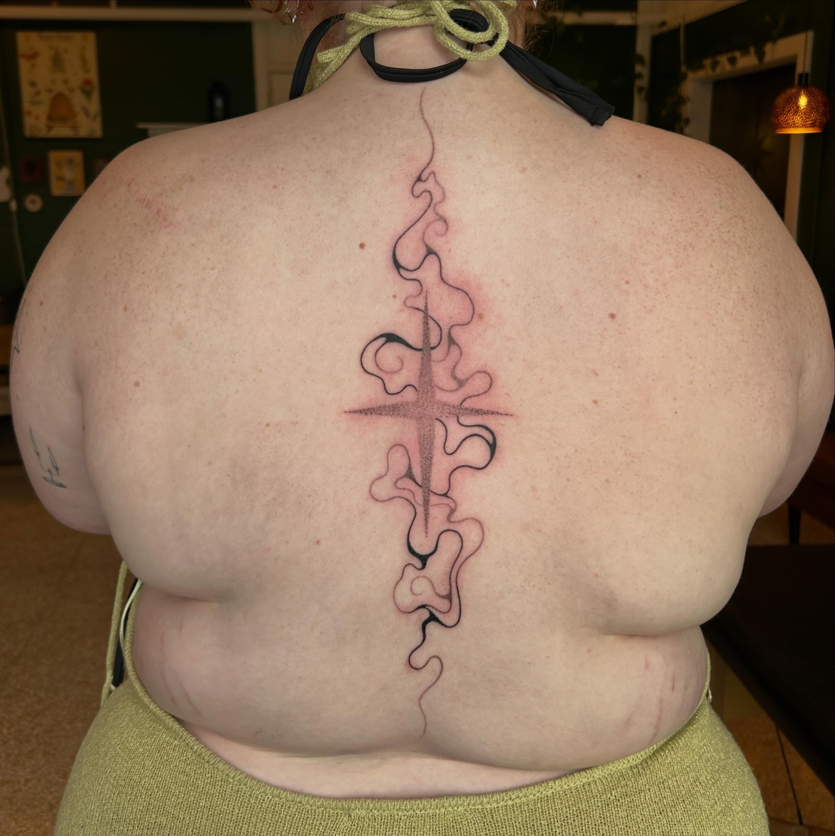 Tattoo by @sofiasparklez โ geometric