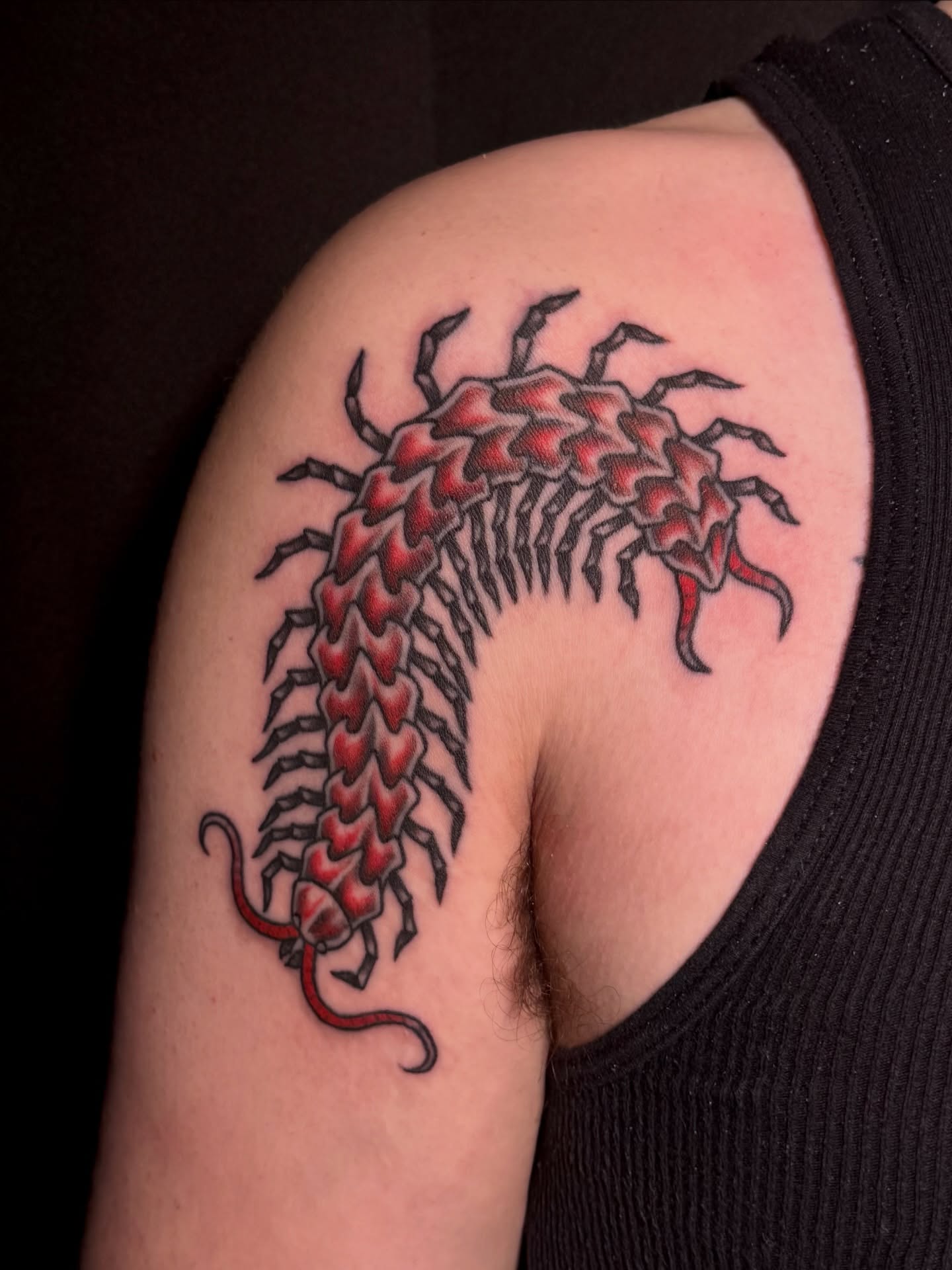 Centipede neo-traditional tattoo on the shoulder by Paris Romano