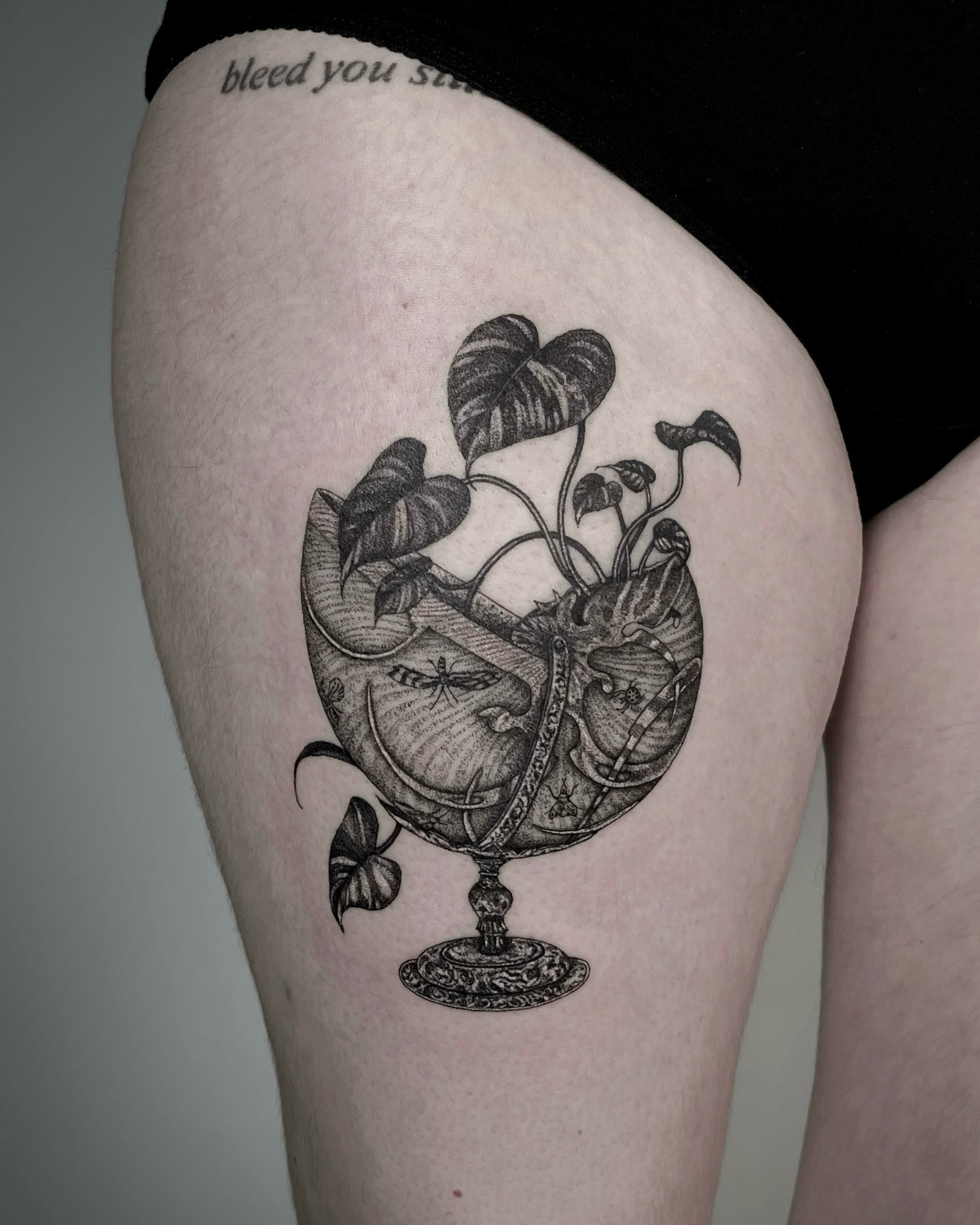 Heart and plant realism tattoo on the thigh by X°