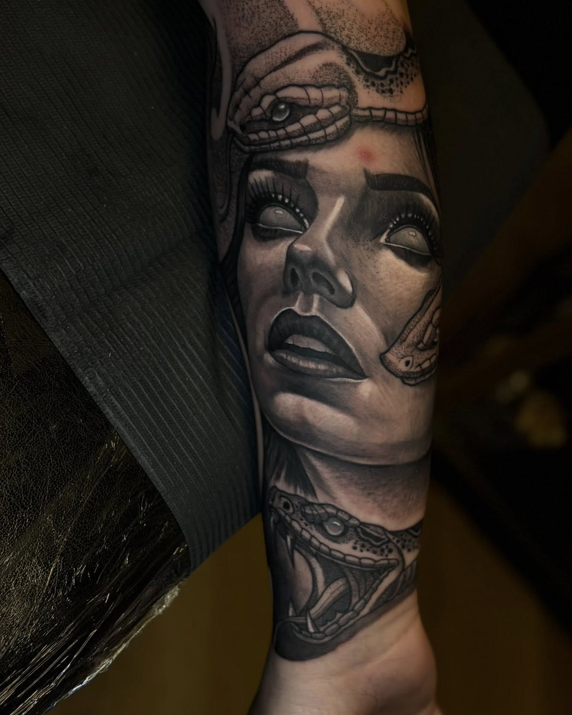Tattoo by @elgoldoquetatua — realism, dotwork