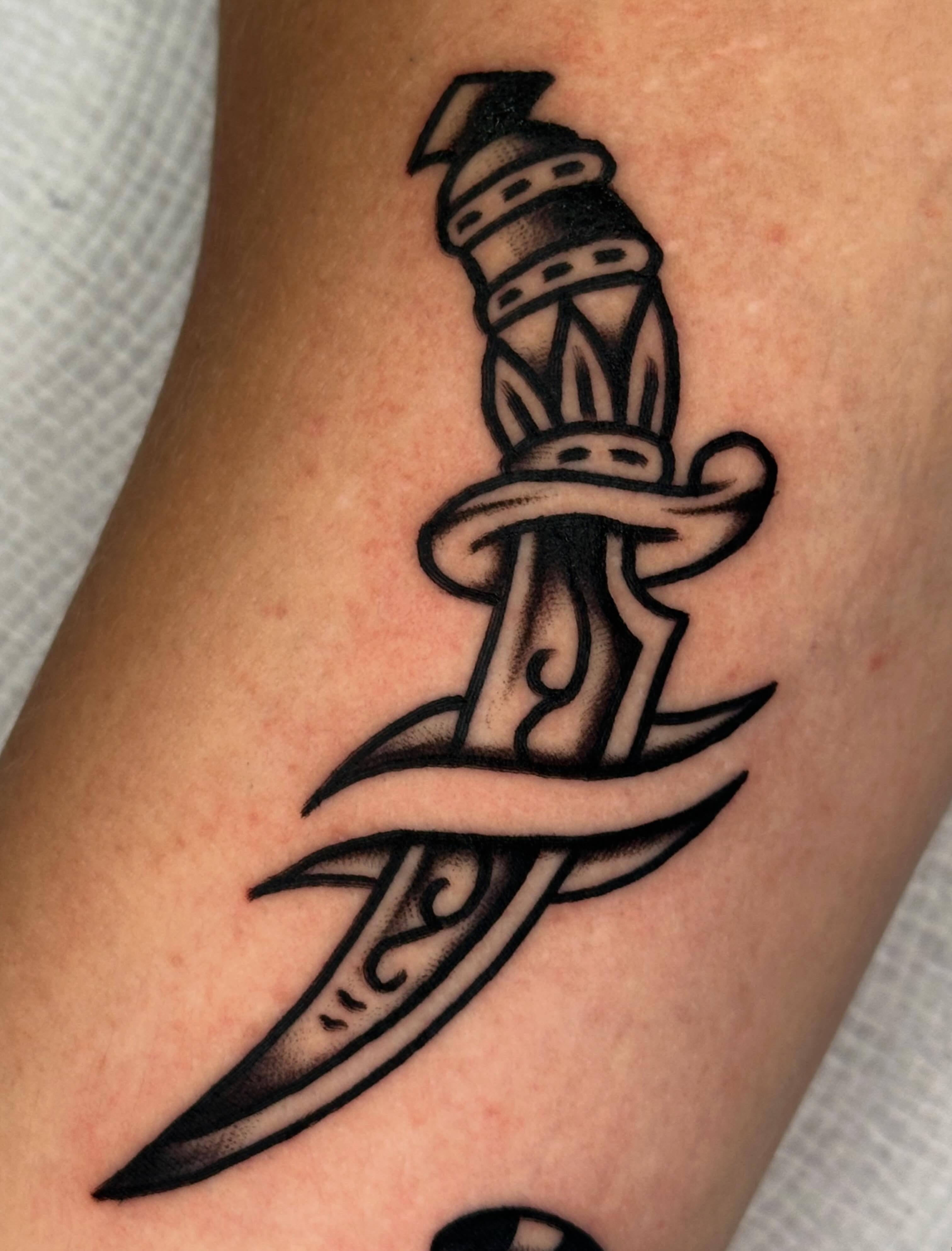 Knife black and grey tattoo on the forearm by 쿤타