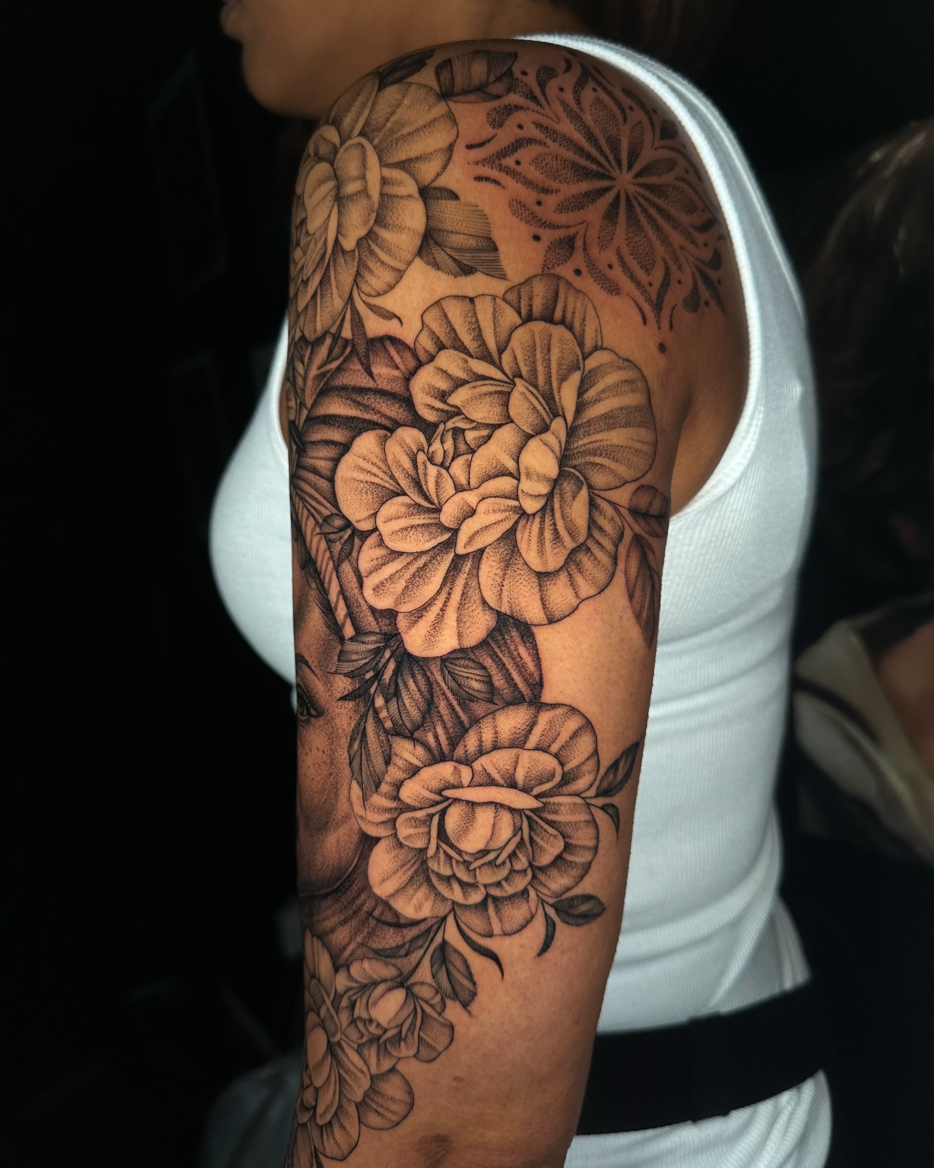 Floral bouquet realism tattoo on the upper arm by Jhonny David lay