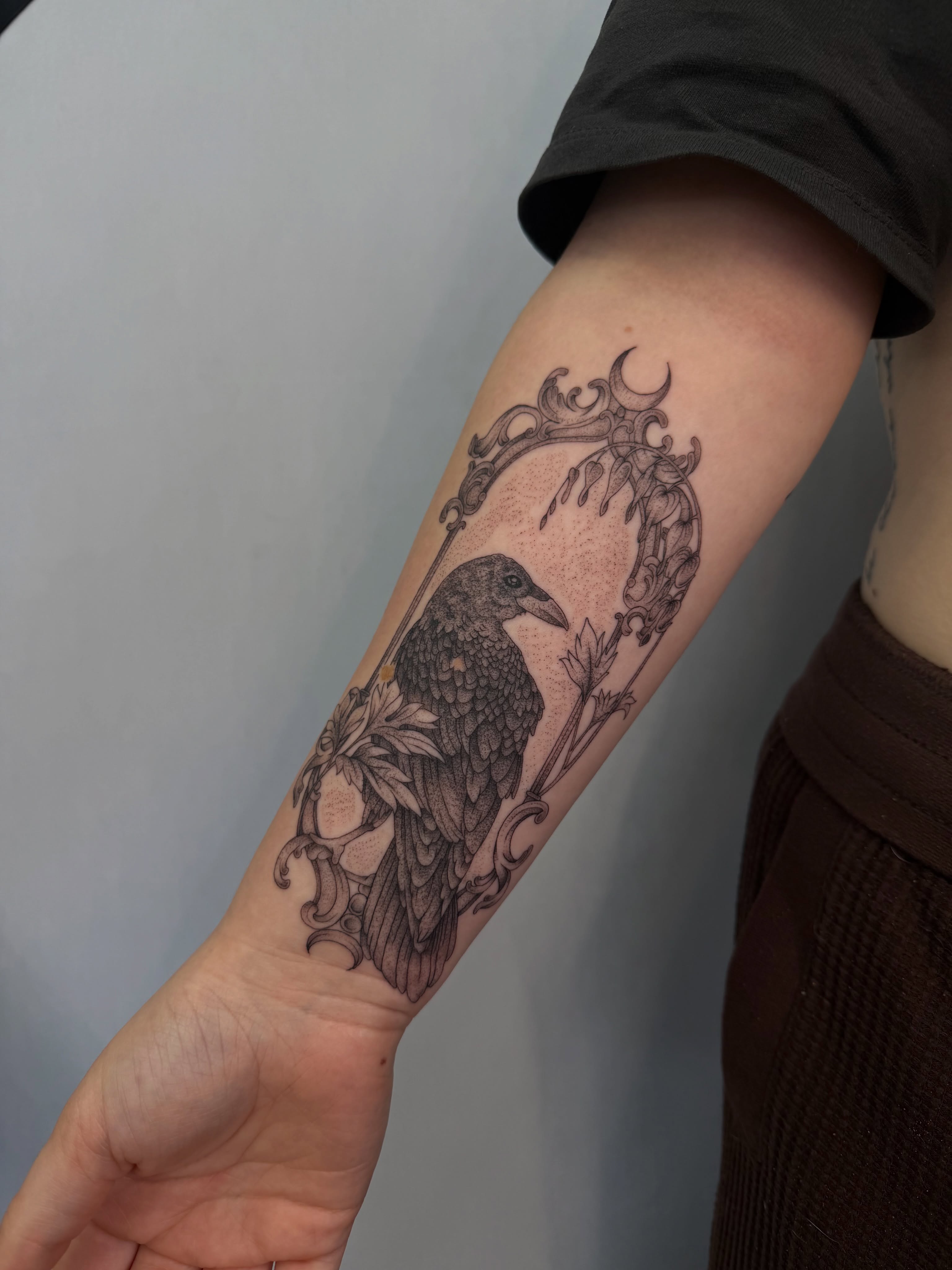 Crow realism tattoo on the forearm by Henesee Parfitt
