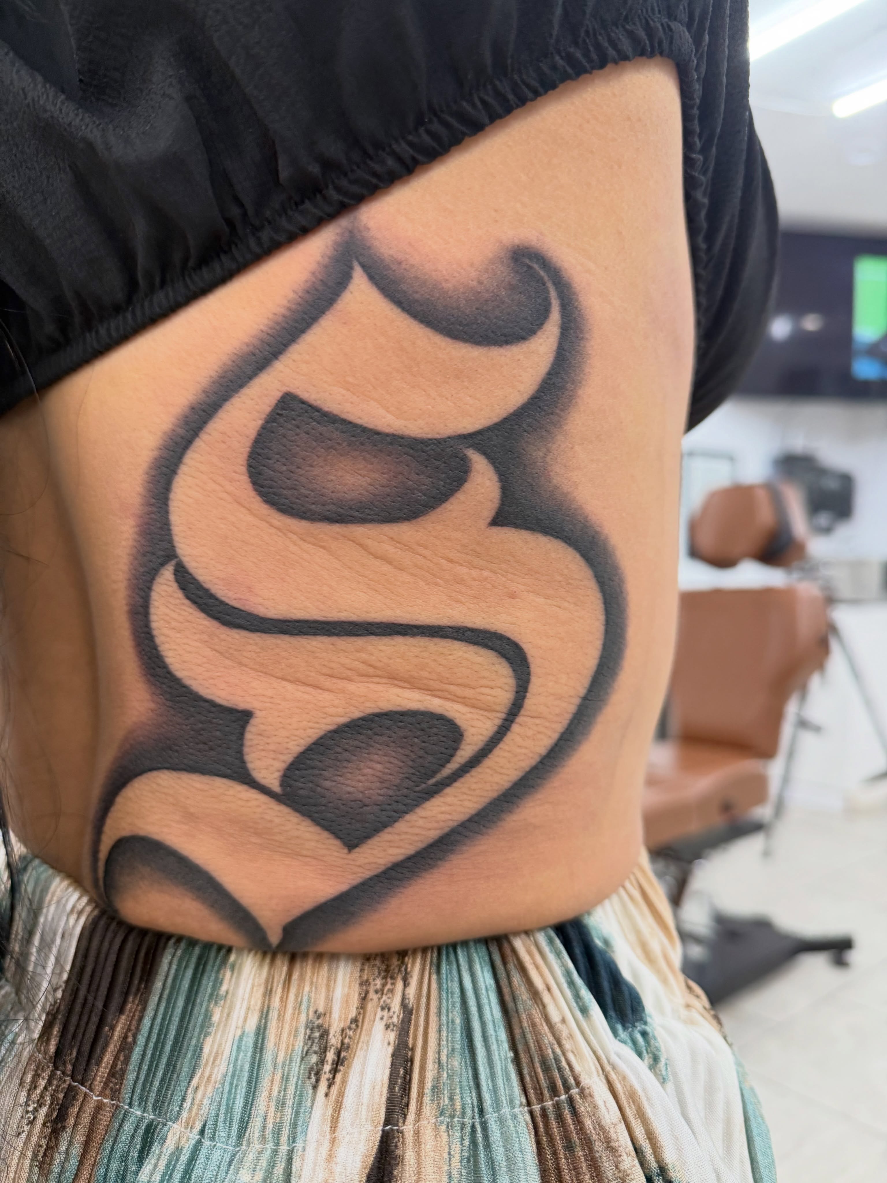 Abstract swirl black and grey tattoo on the thigh by Daniel Lopez Tattoos