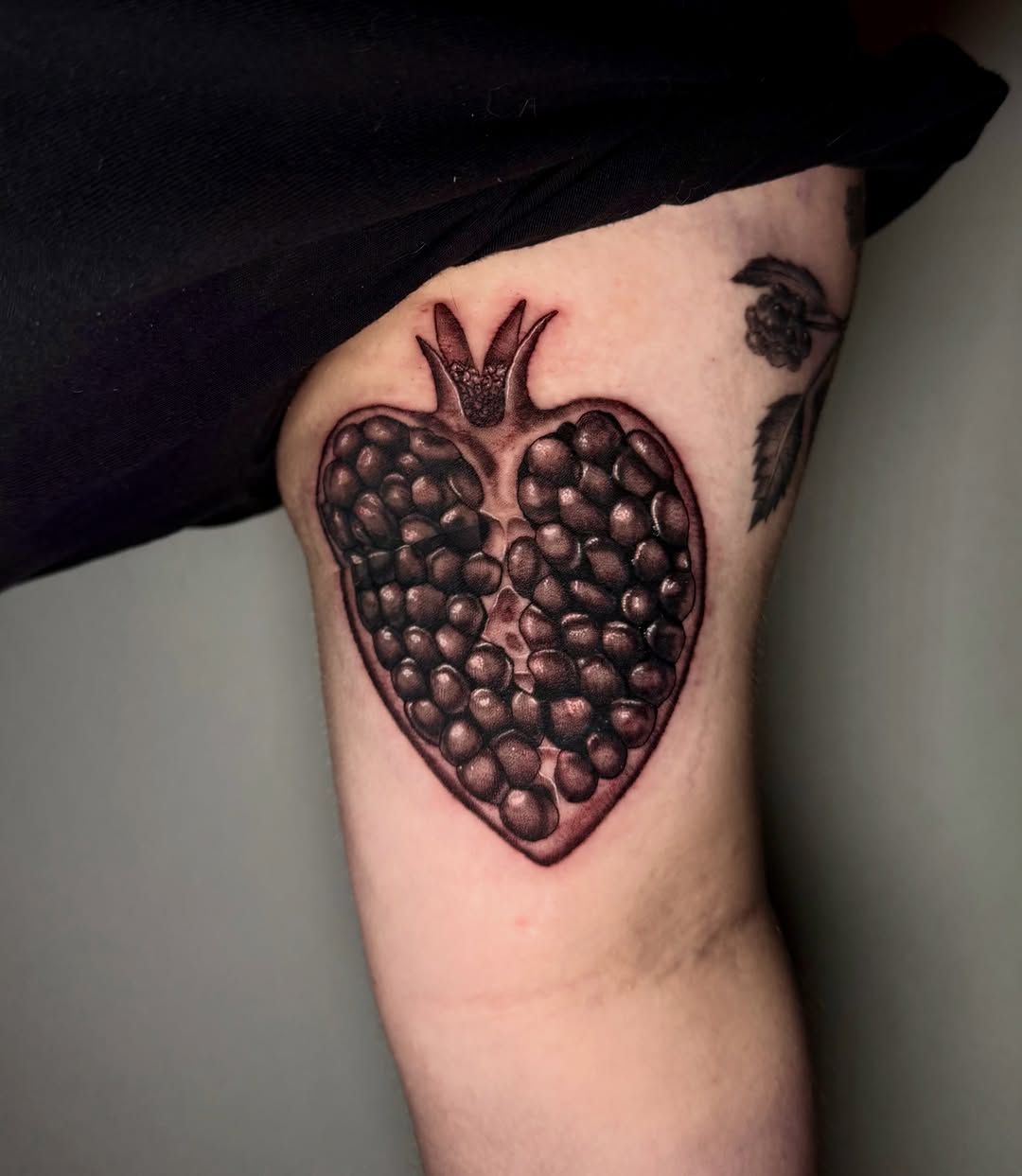 Heart-shaped pomegranate dotwork tattoo on the thigh by 𝖎𝖘𝖆 ✶ 𝖉𝖋𝖜 𝖙𝖆𝖙𝖙𝖔𝖔𝖘