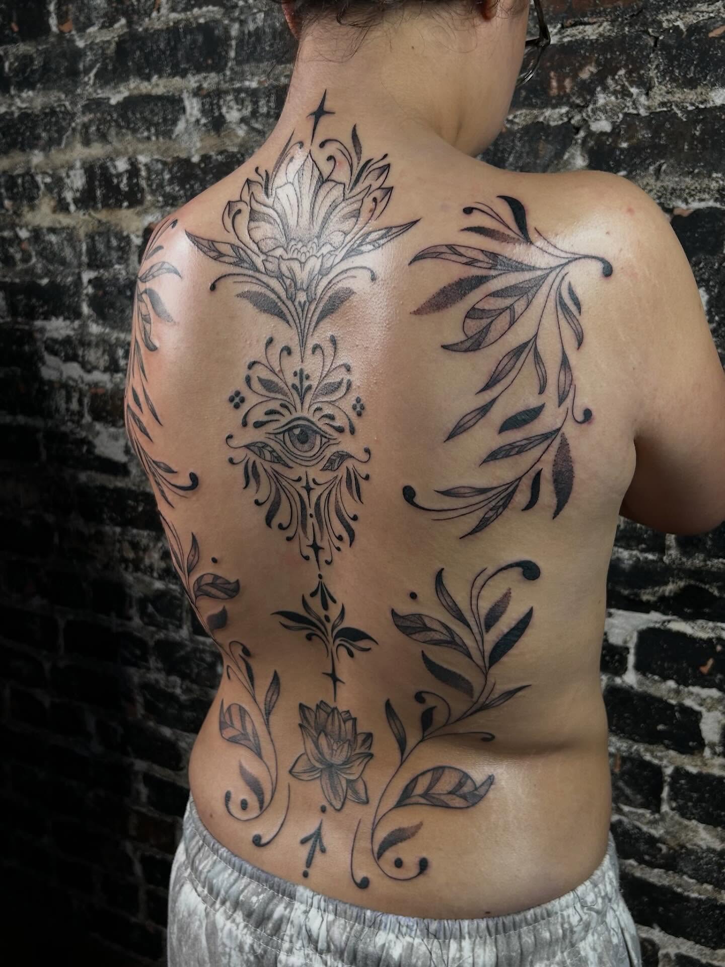 Floral and eye design ornamental tattoo on the back by 🇲🇽 Kiki