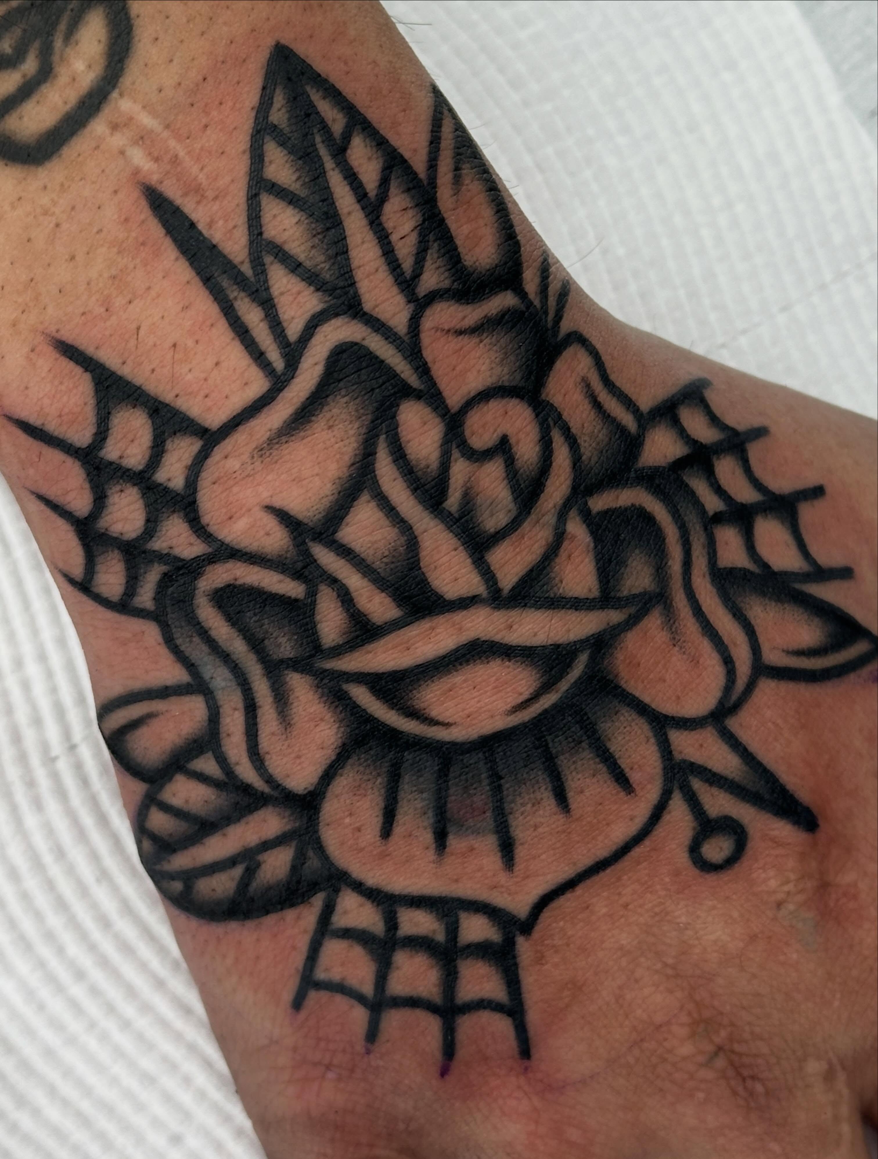 Rose American traditional tattoo on the forearm by 쿤타