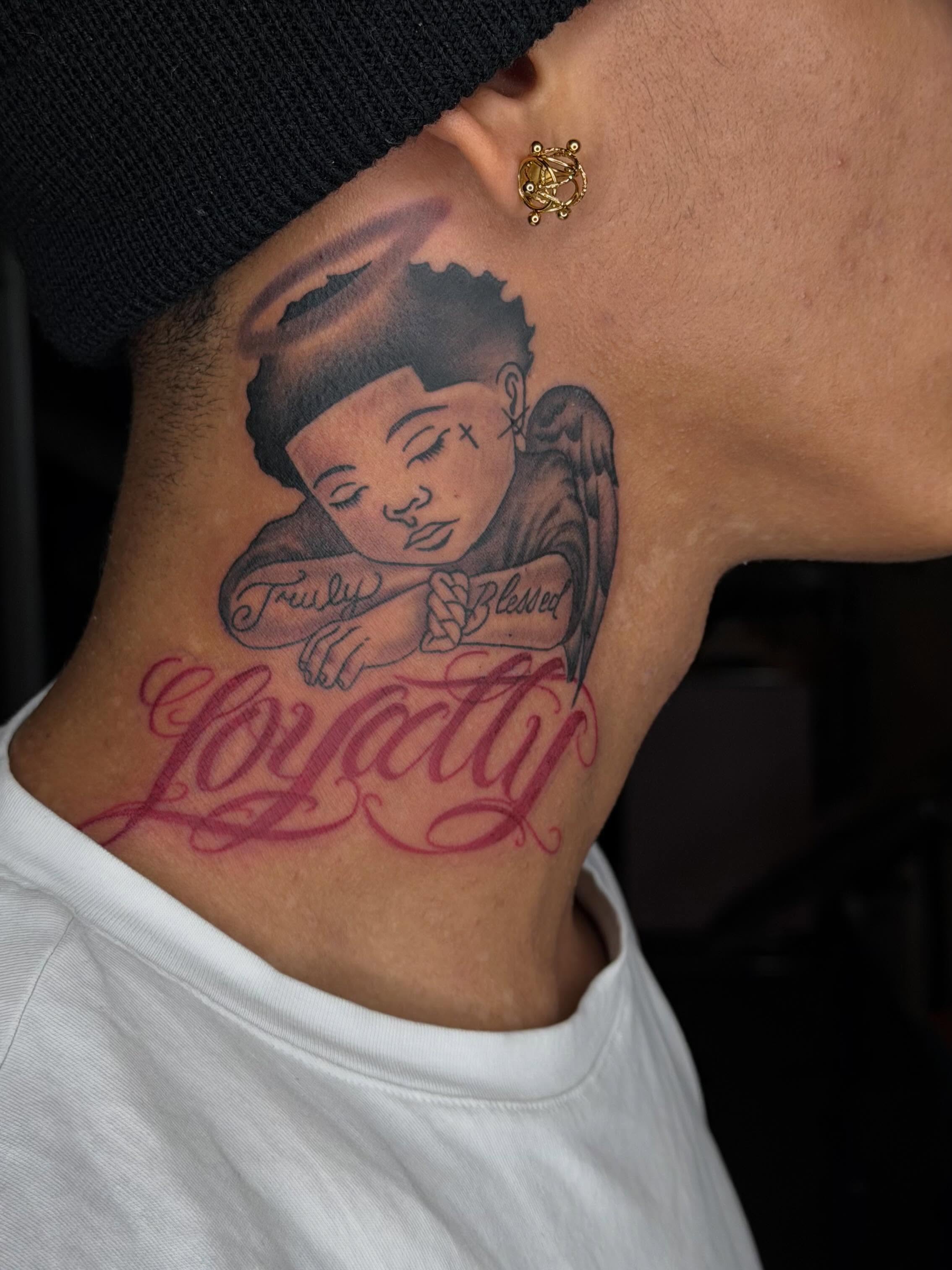 Angels neo-traditional tattoo on the neck by Tattoo (Réaliste), Toulouse, Occitanie