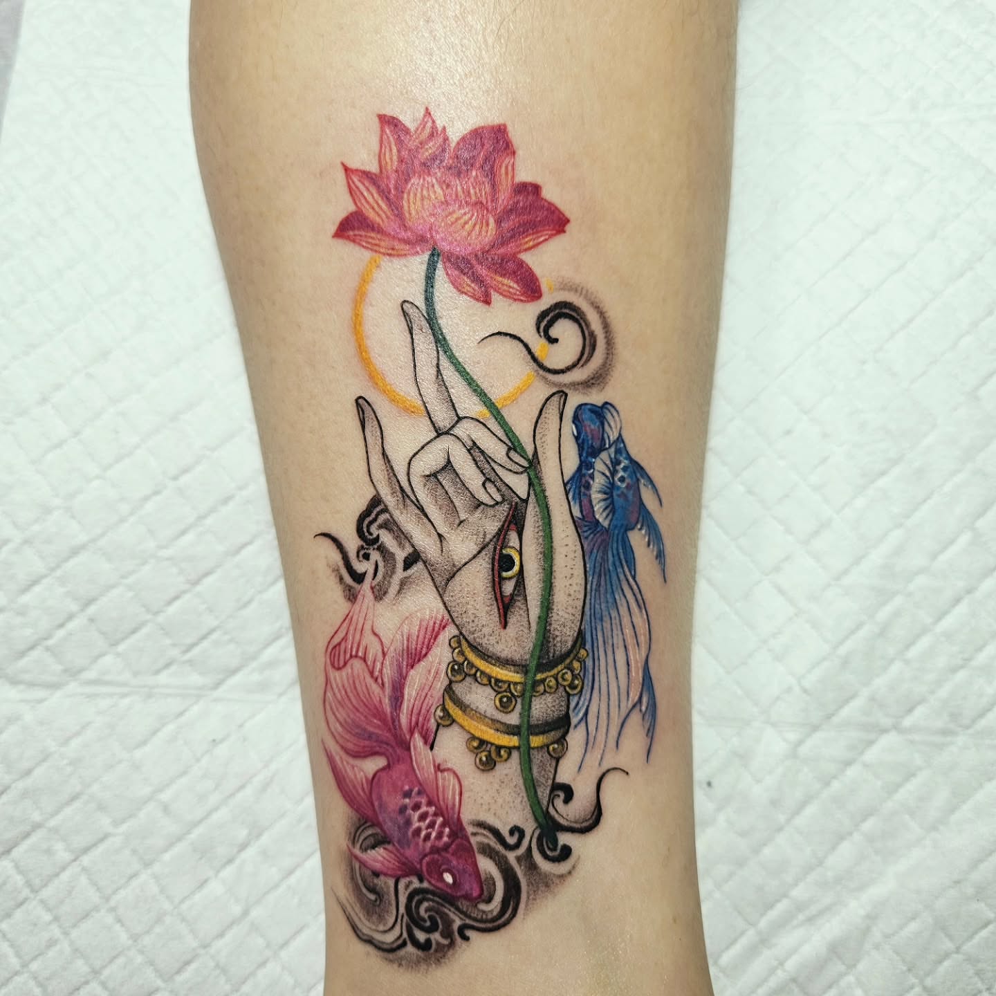 Lotus flower and hands neo-traditional tattoo on the forearm by Tattooer Hermin 허민