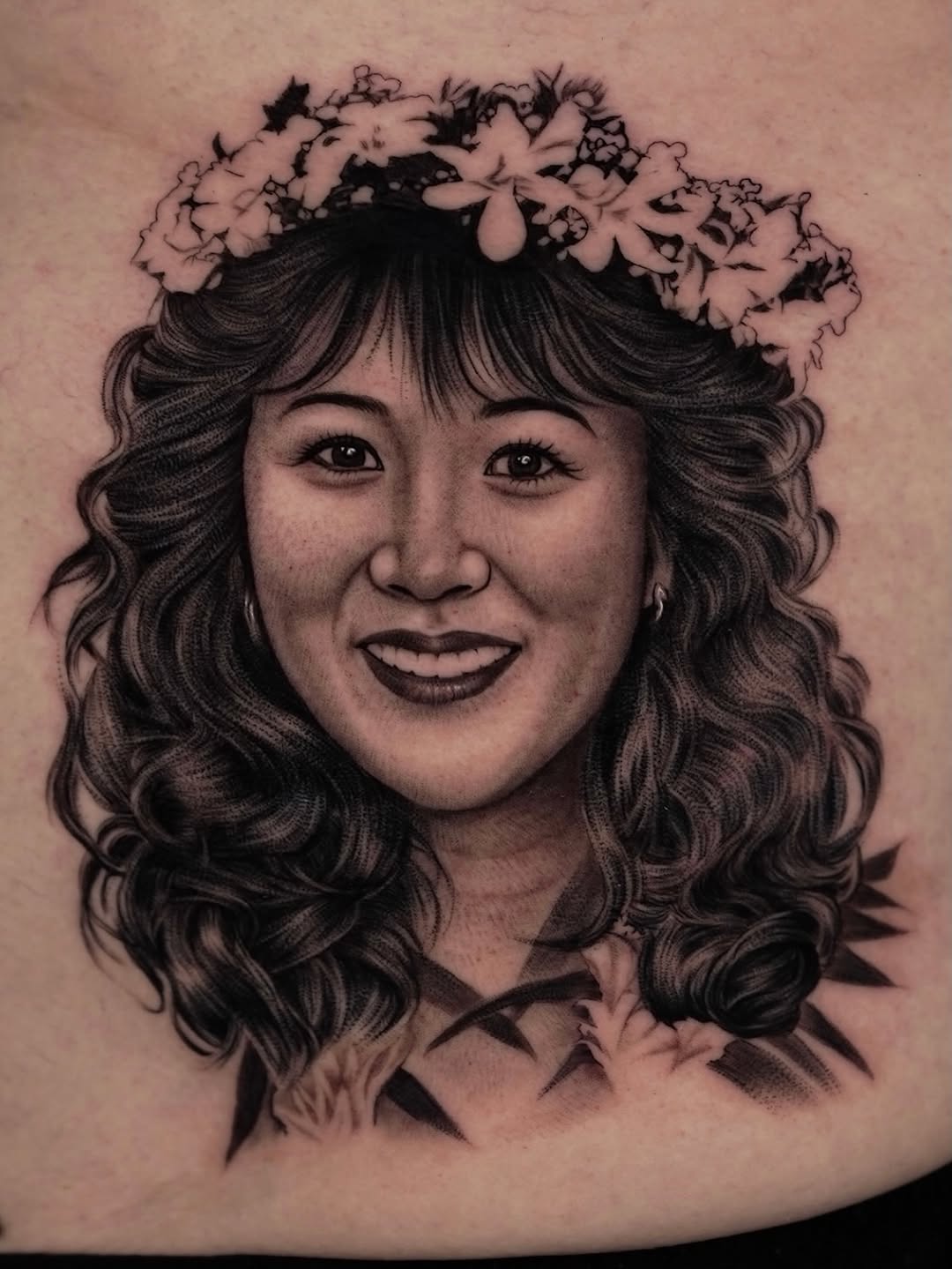 Neo-traditional tattoo on the shoulder by Lynn Hoang, Honolulu, Hawaii