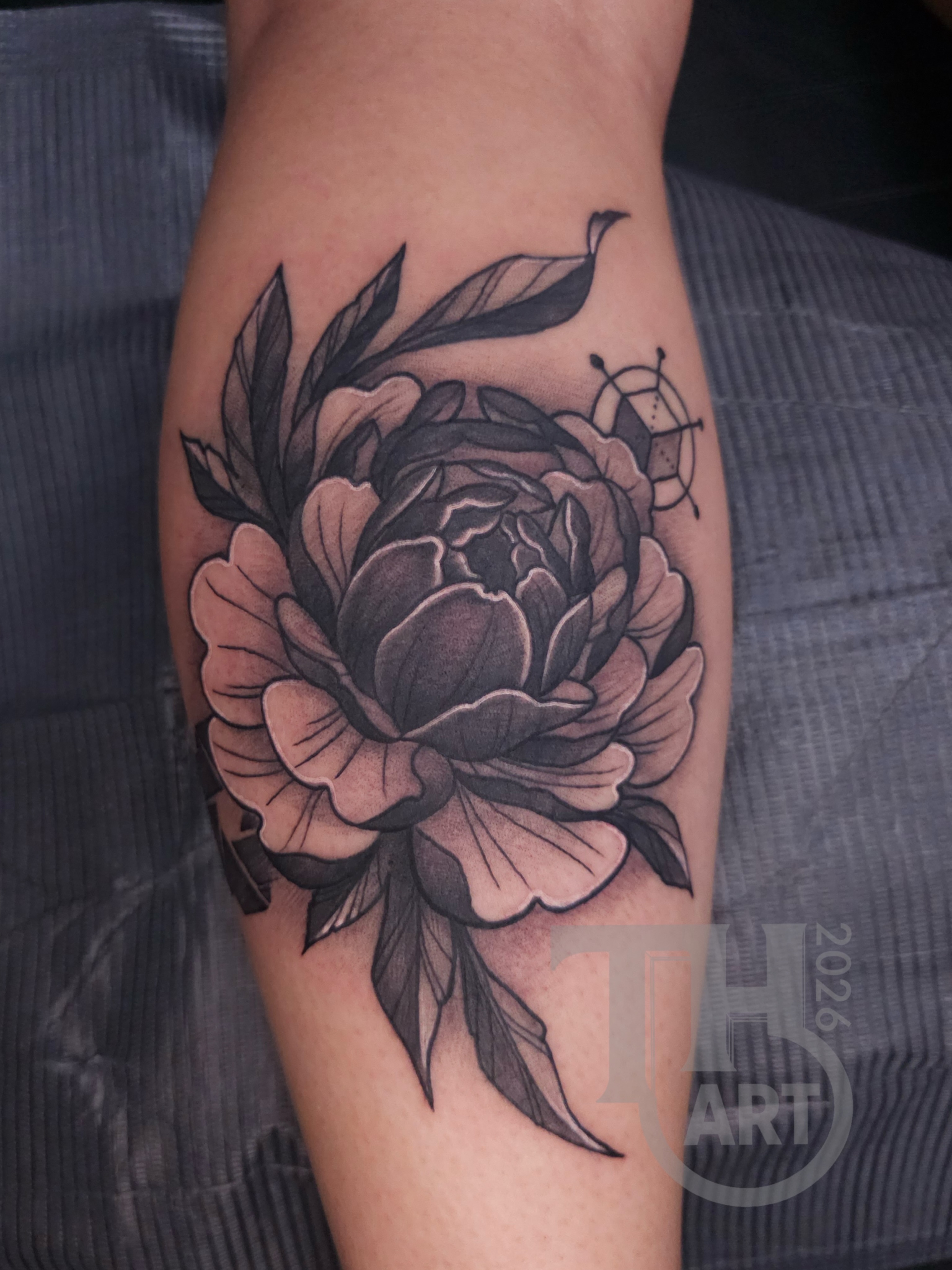 Peony flower black and grey tattoo on the thigh by Thomas Harris