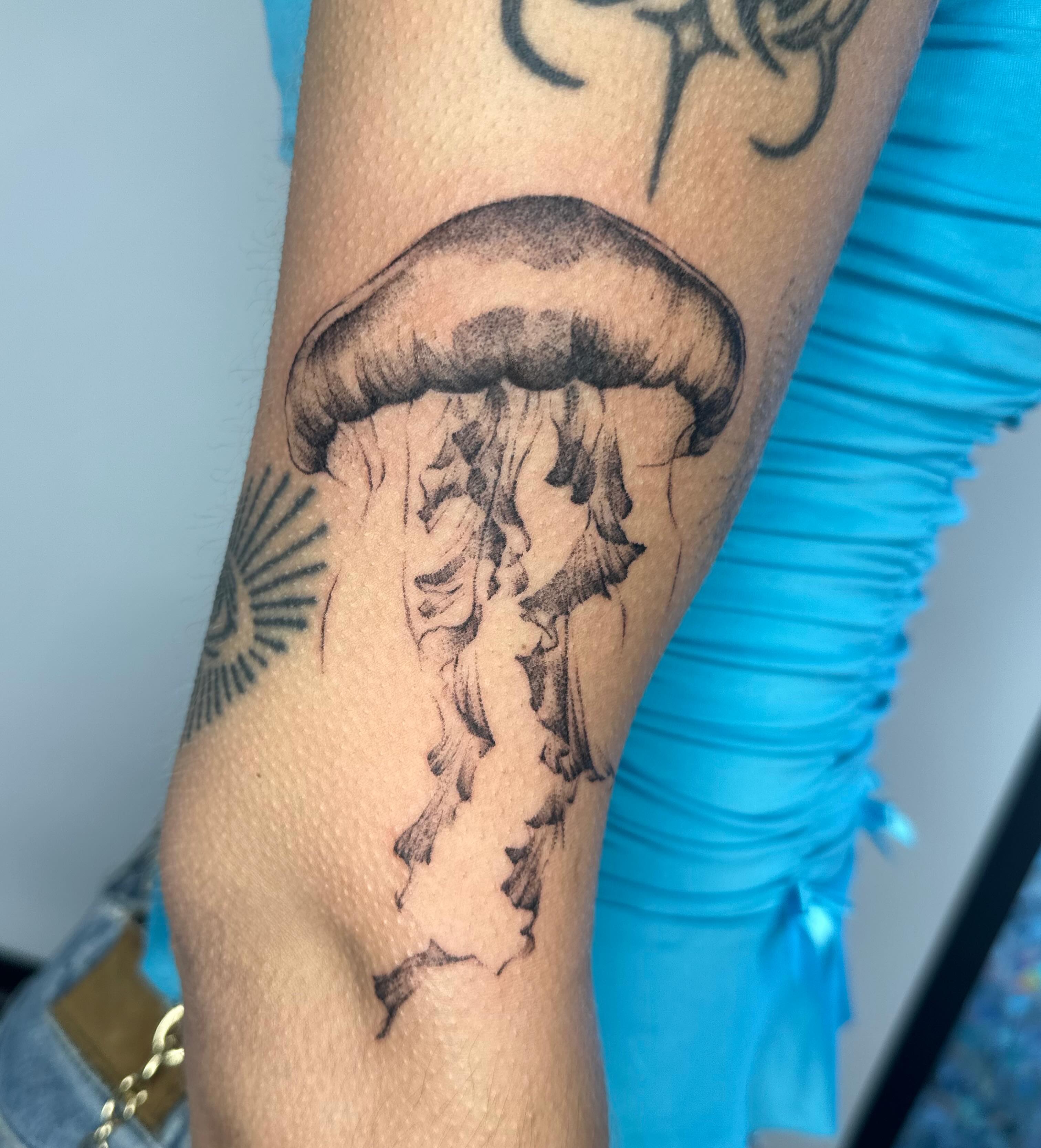 Jellyfish black and grey tattoo on the forearm by edie ☆ kansas tattoo artist, Lawrence, Kansas
