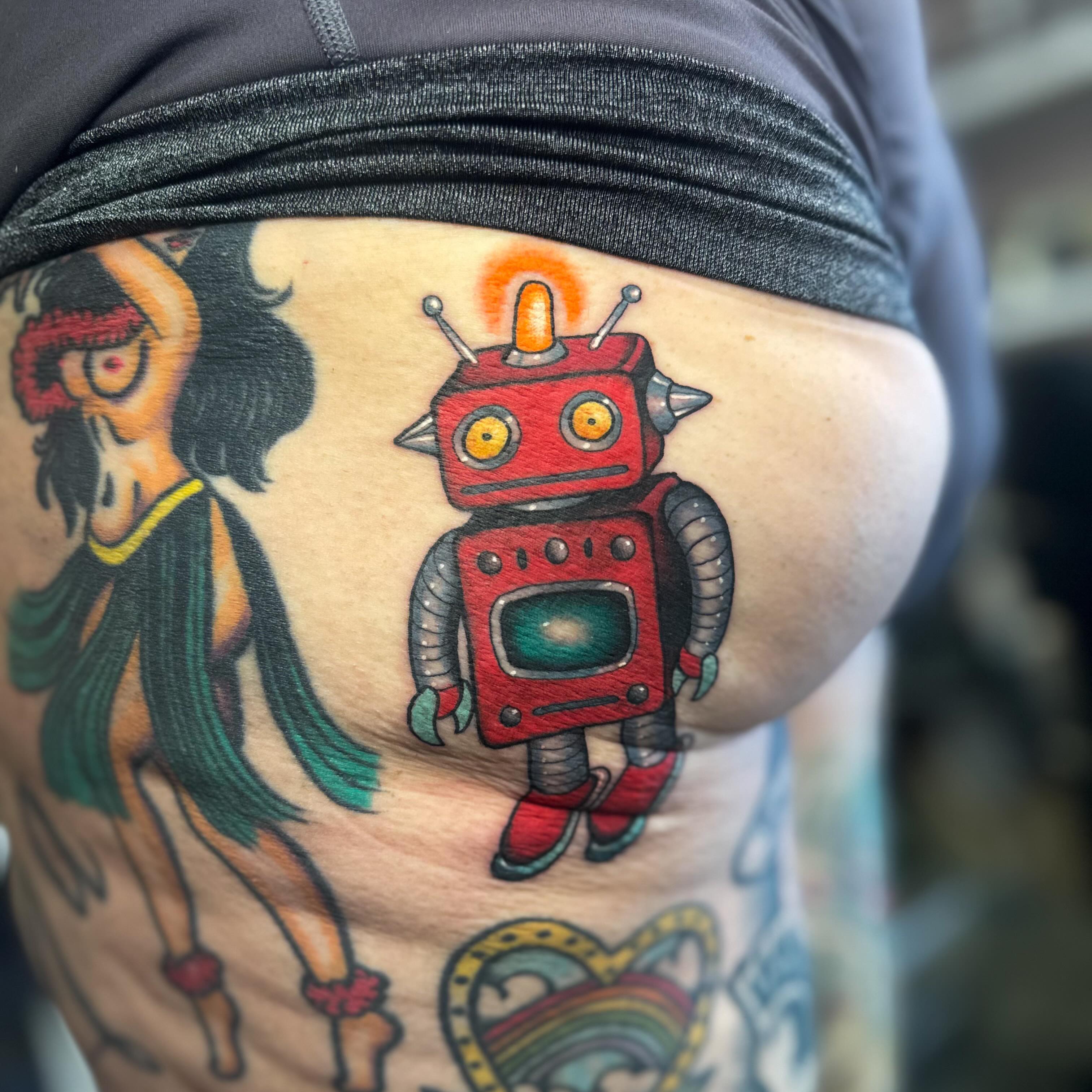 Robot American traditional tattoo on the thigh by ⚔️ 𝕬𝖓𝖞𝖆 𝖁𝖎𝖈𝖙𝖔𝖗𝖎𝖆 ⚔️, Fairfax, Virginia