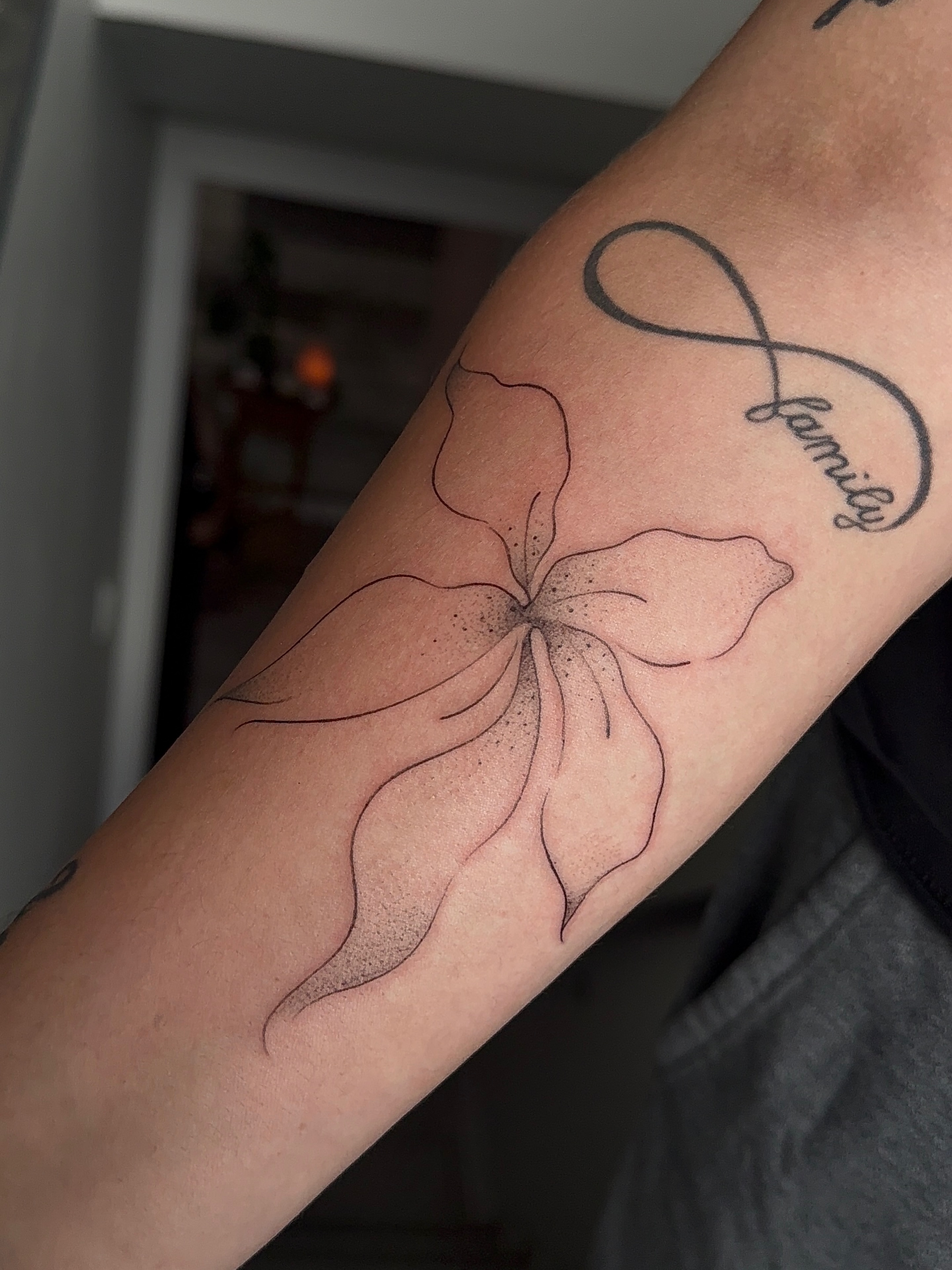 Tattoo by @hosannatattoo — dotwork