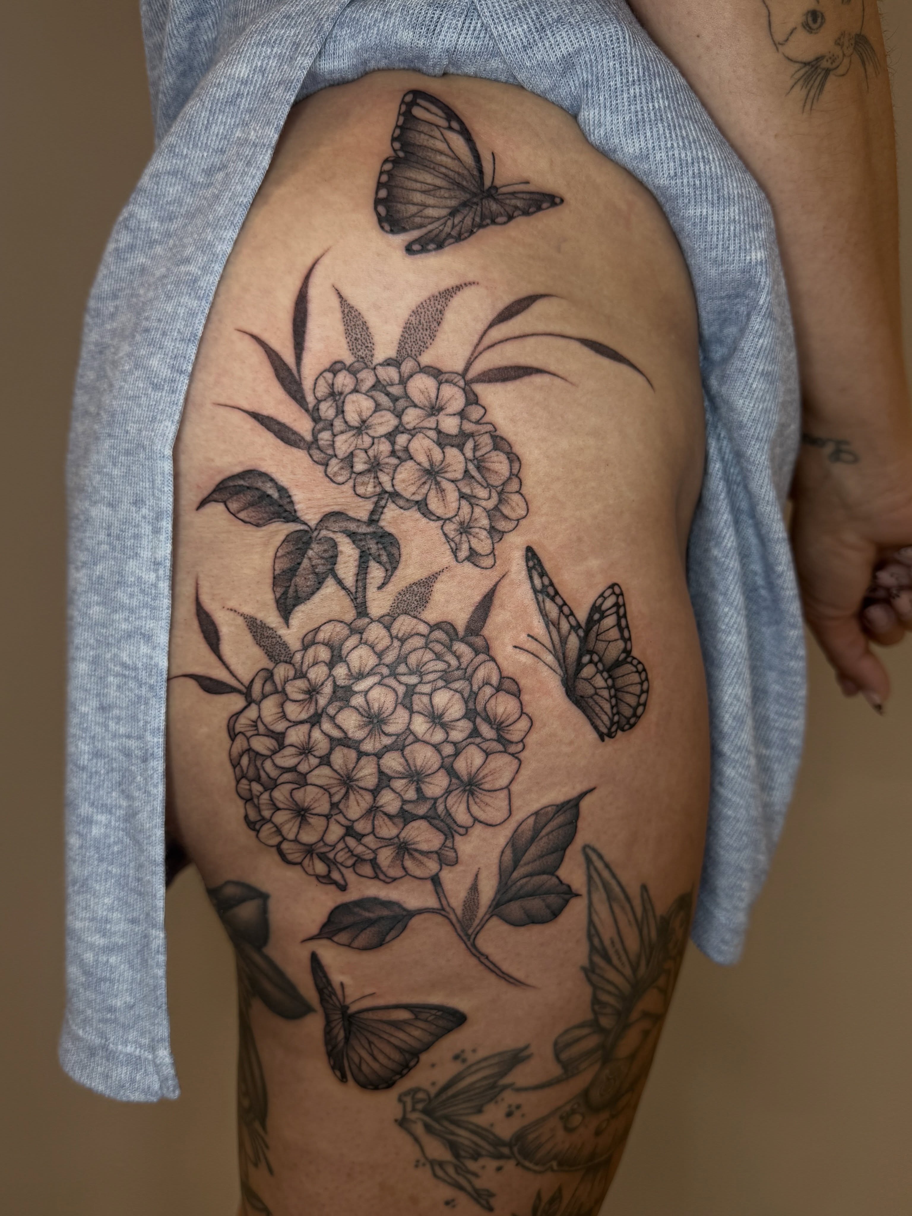 Tattoo by @taracrespitattoos โ black_and_grey