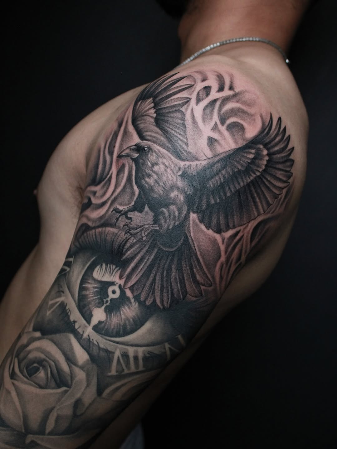 Raven, eye, and rose realism tattoo on the shoulder by 𝕵𝖎𝖒𝖎 𝕯𝖊𝕽𝖔𝖘𝖆🥀, Everett, Washington