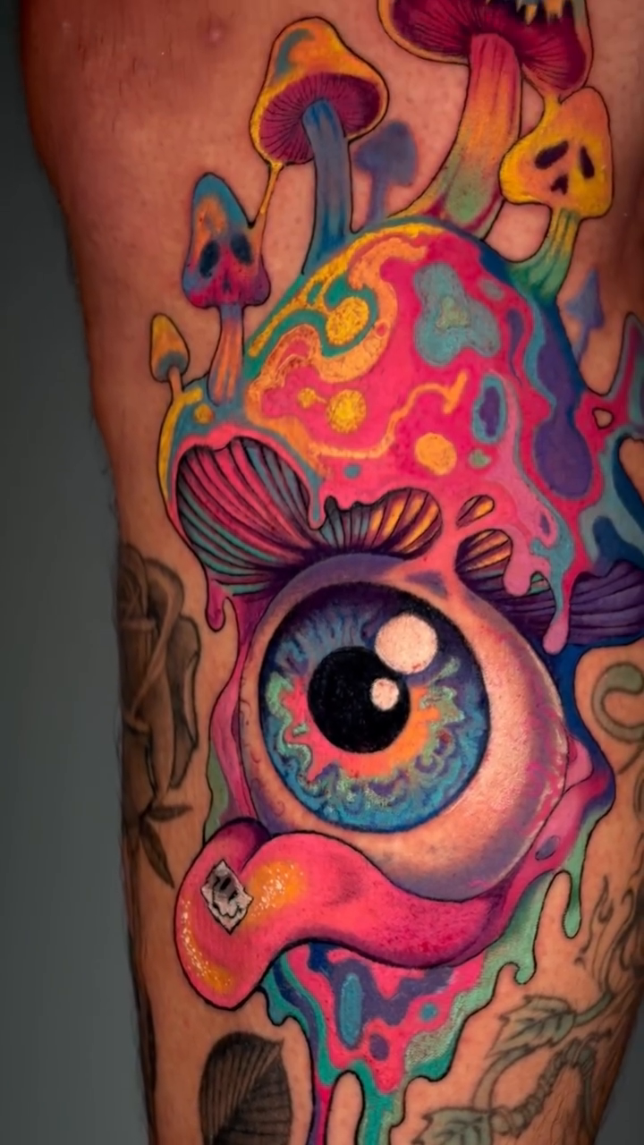 Tattoo by @hongo.azul.tattoos — illustrative, new_school