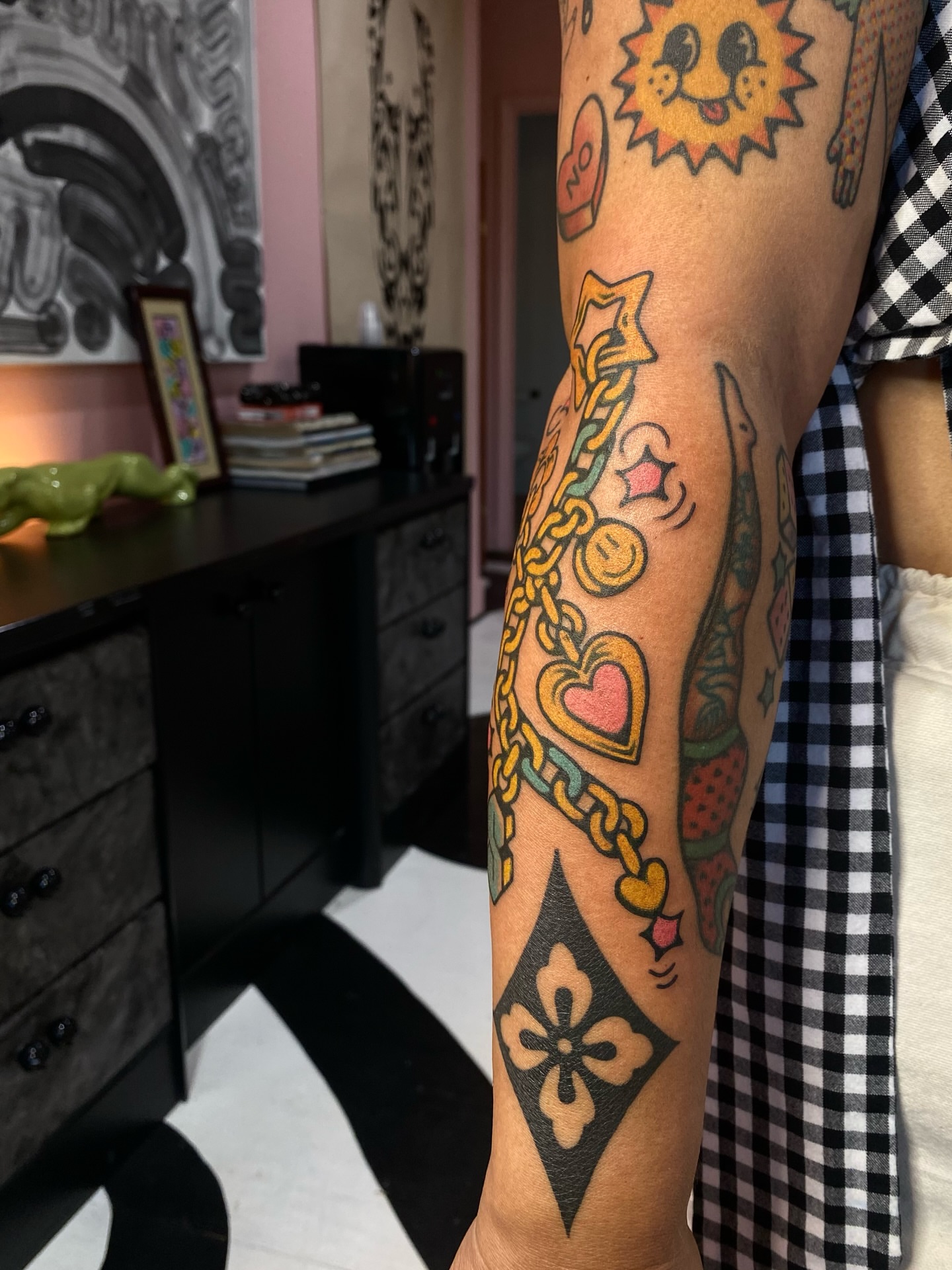 Chain and heart American traditional tattoo on the forearm by ⛓️ L̷i̷n̷n̷e̷a̷⛓️, Las Vegas, Nevada