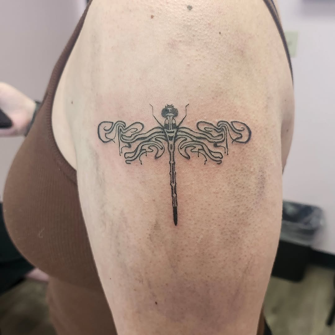 Dragonfly fine line tattoo on the shoulder by Meredith 🎈 Tattoo the Bride ✝️