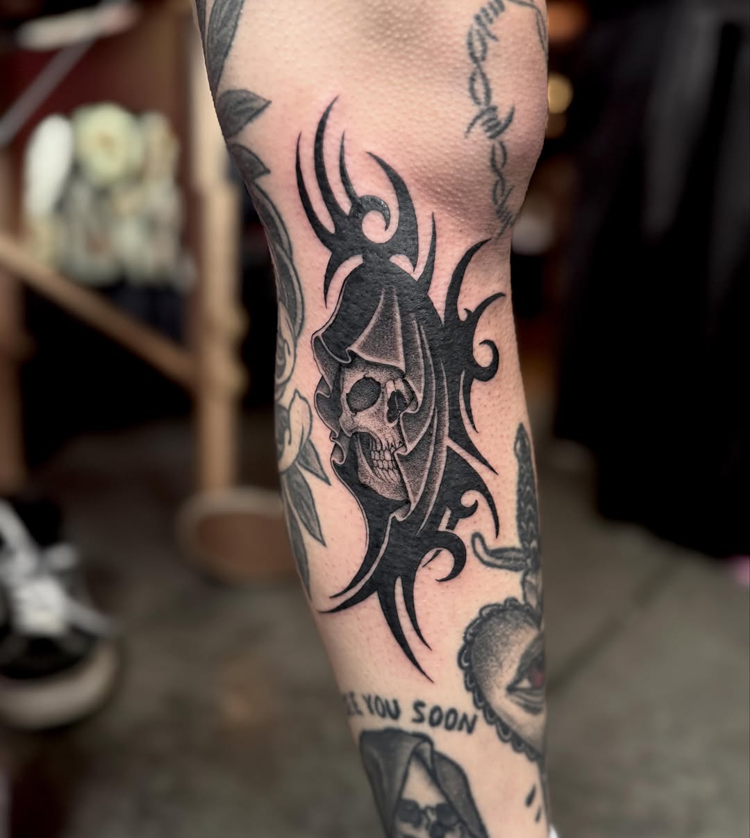 Tattoo by @laurenlilliantattoo — tribal, black_and_grey