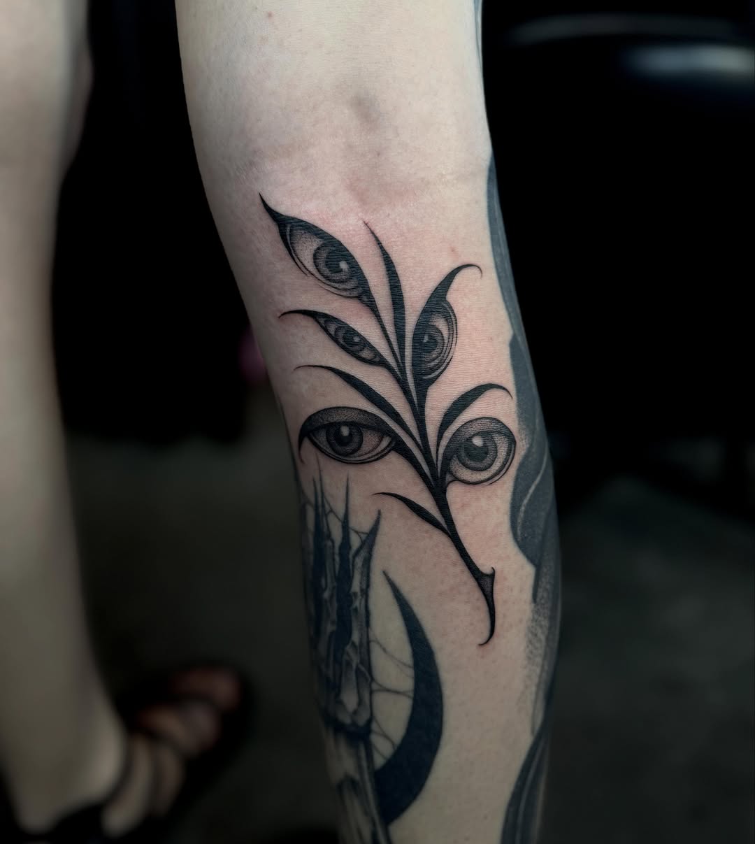 Tattoo by @laurenlilliantattoo — black_and_grey, dark_realism